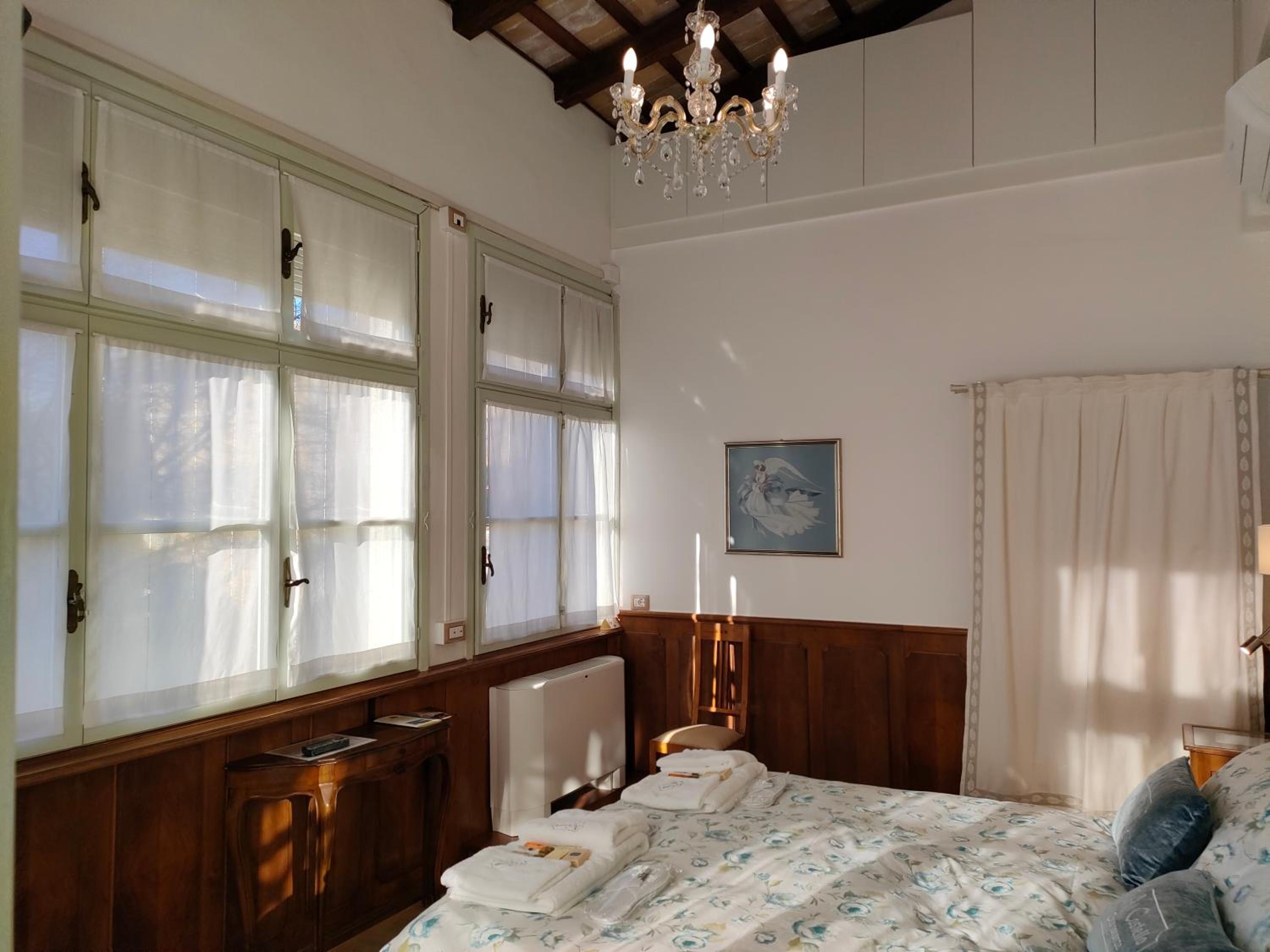 Standard Double or Twin Room - Photo 12