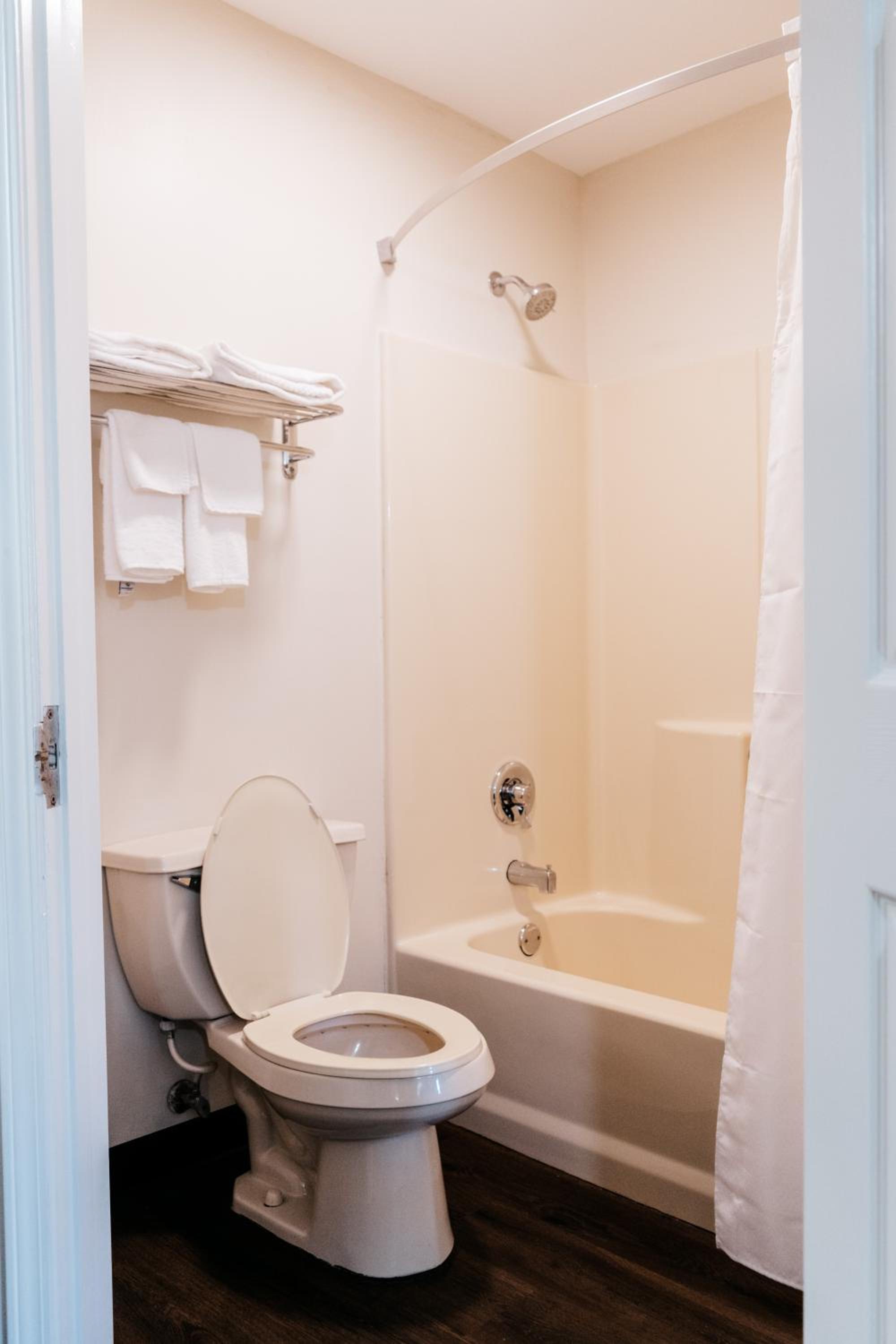 Double Room with Two Double Beds - Accessible/Non-Smoking - Photo 6