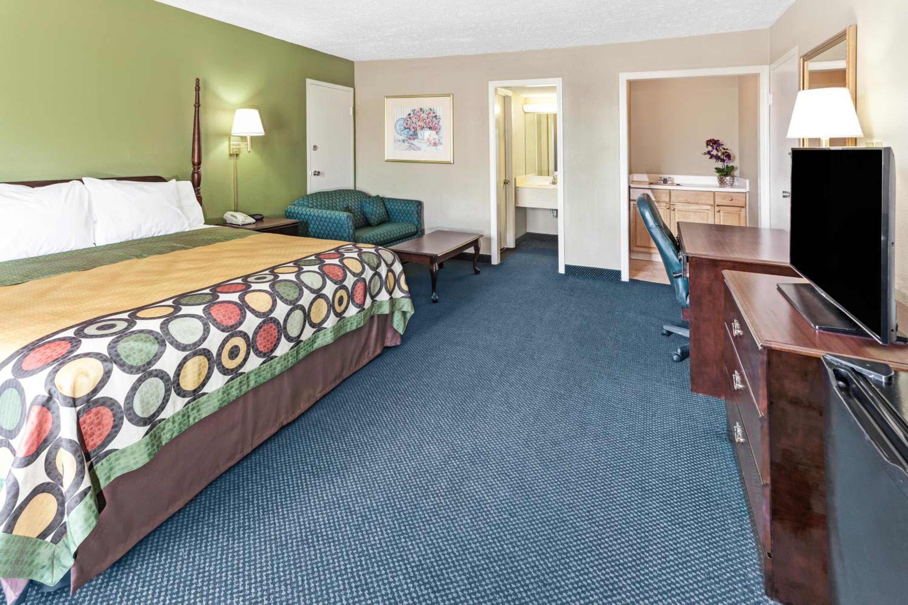 King Room - Non-Smoking photo 3