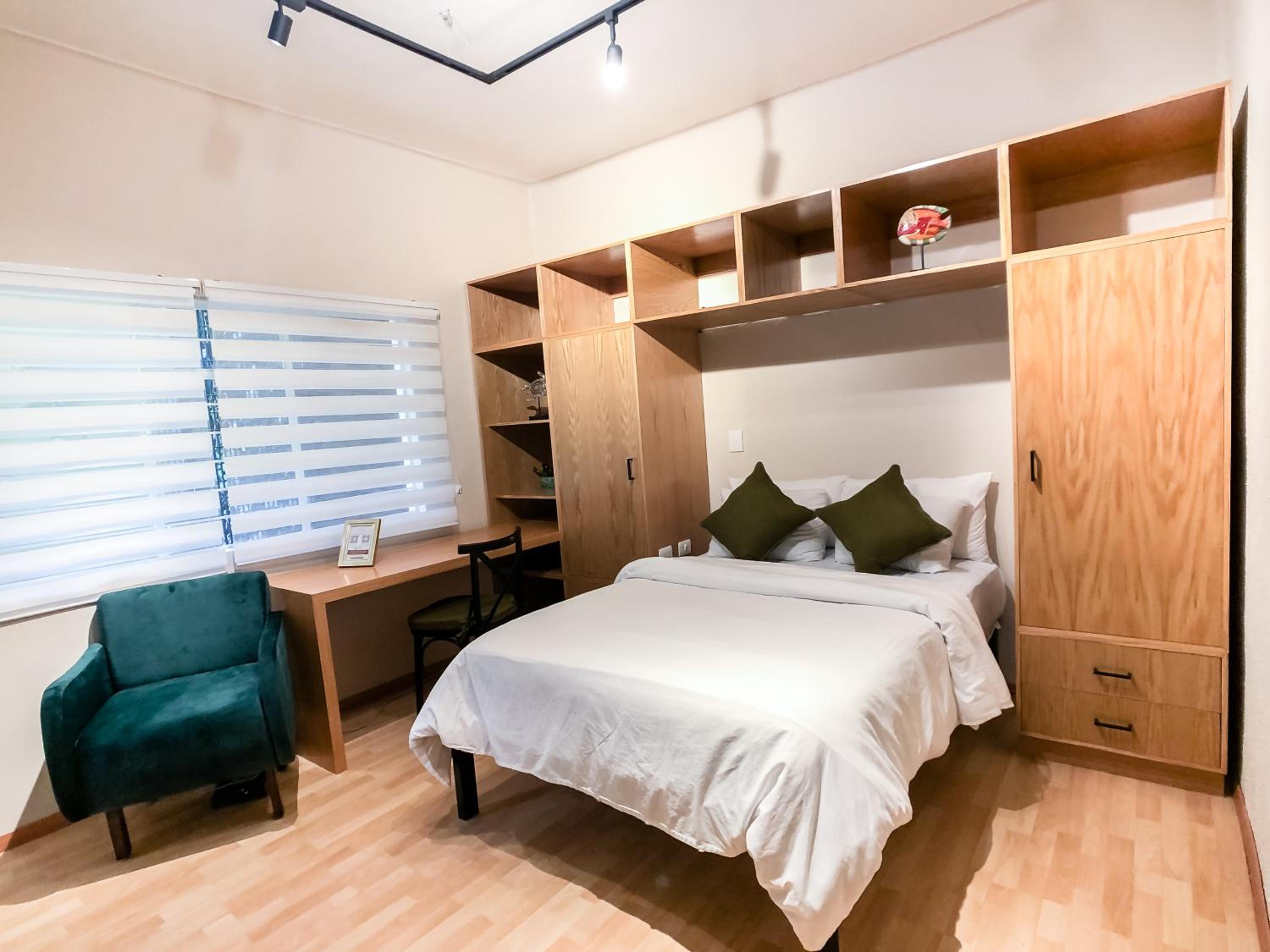 Double Room with Private Bathroom - Photo 4