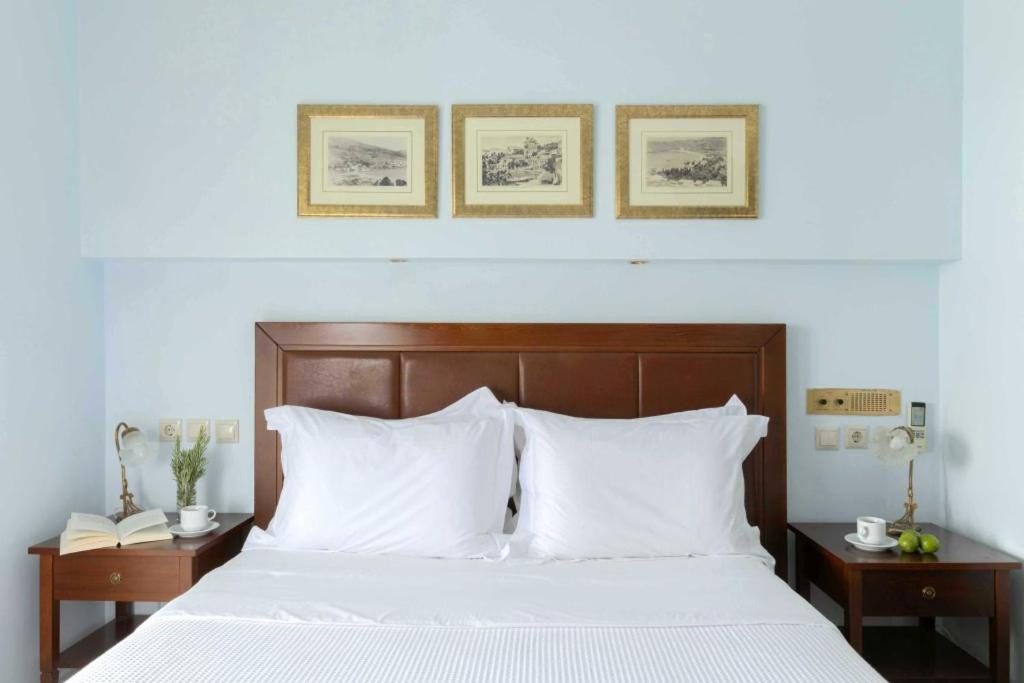 Double or Twin Room with Side Sea View photo 1