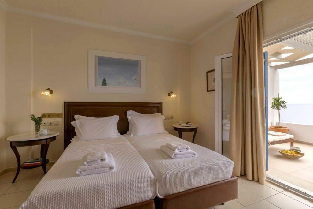 Superior Double Room with Side Sea View photo 1