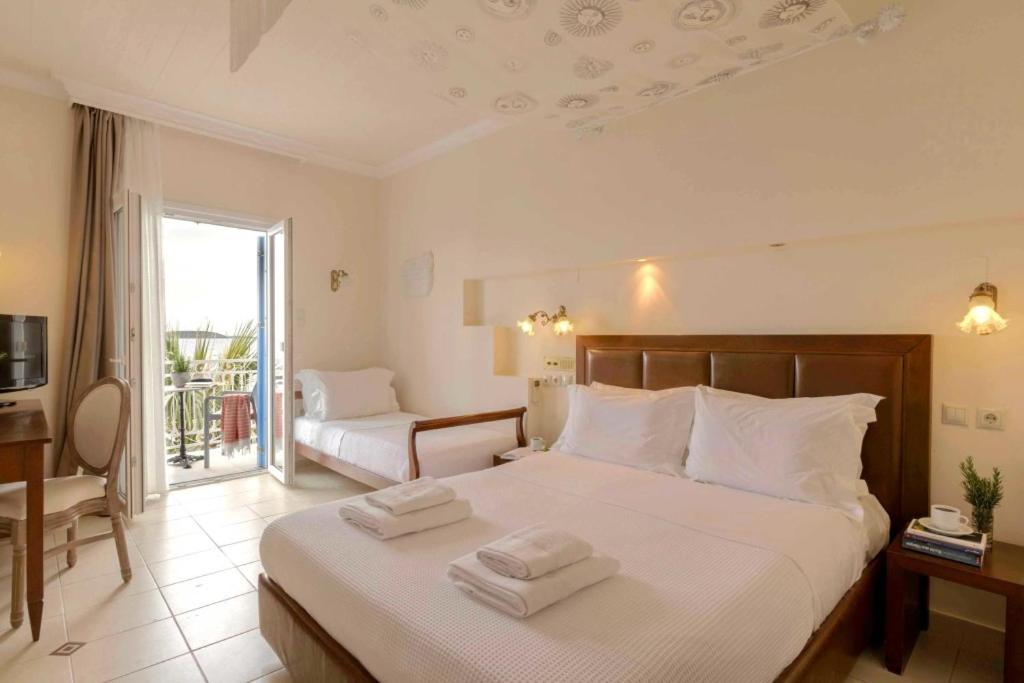 Deluxe Double Room with Sea View photo 2