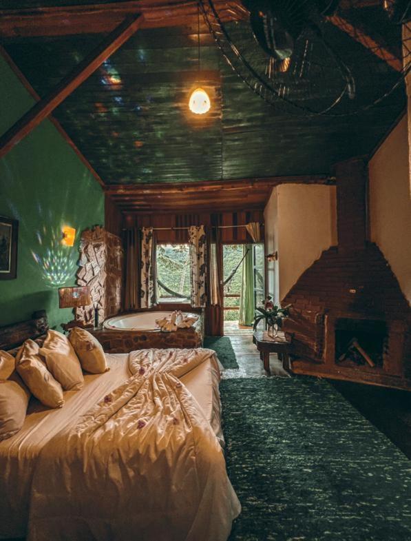 Deluxe Double Room with Bath - Photo 1