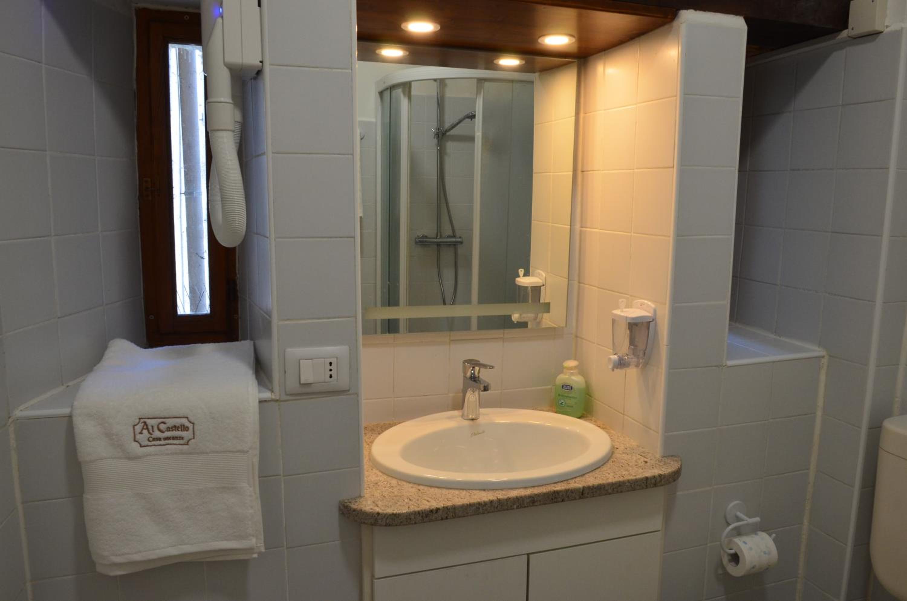 Standard Double or Twin Room - Photo 15