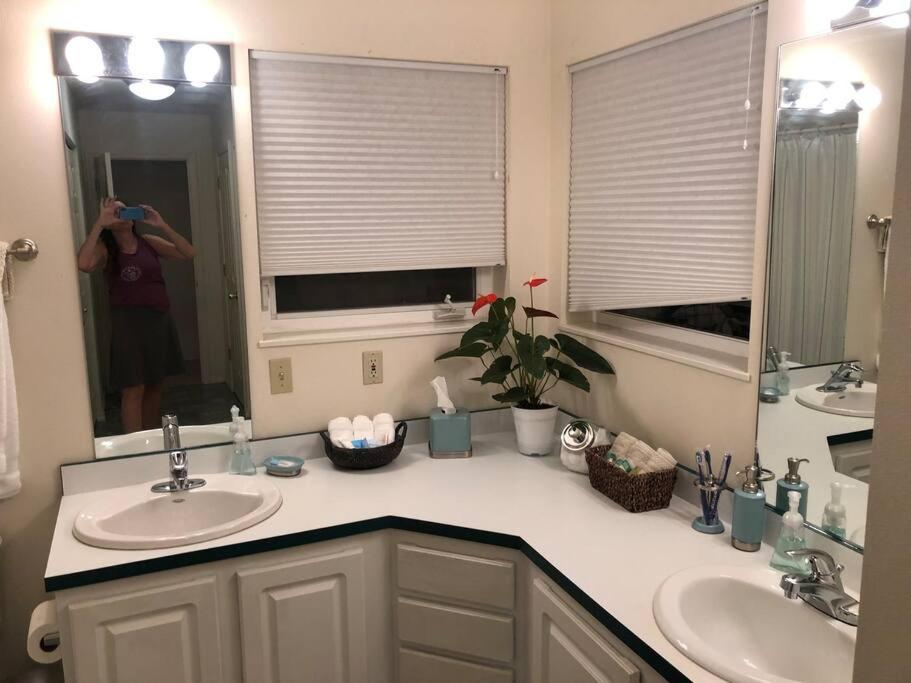Three-Bedroom House photo 2