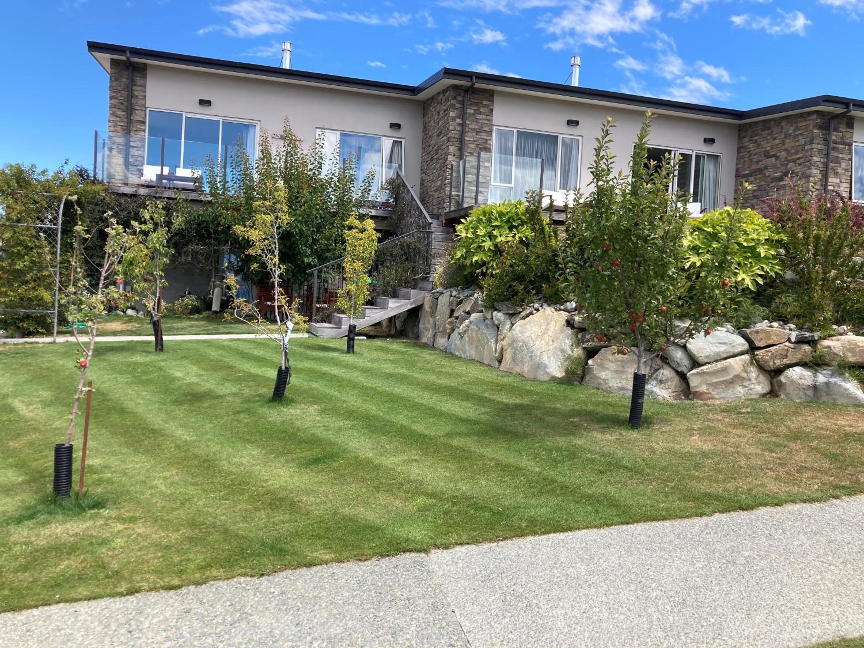 Superior One-Bedroom Apartment with Panoramic Lake View - Photo 21
