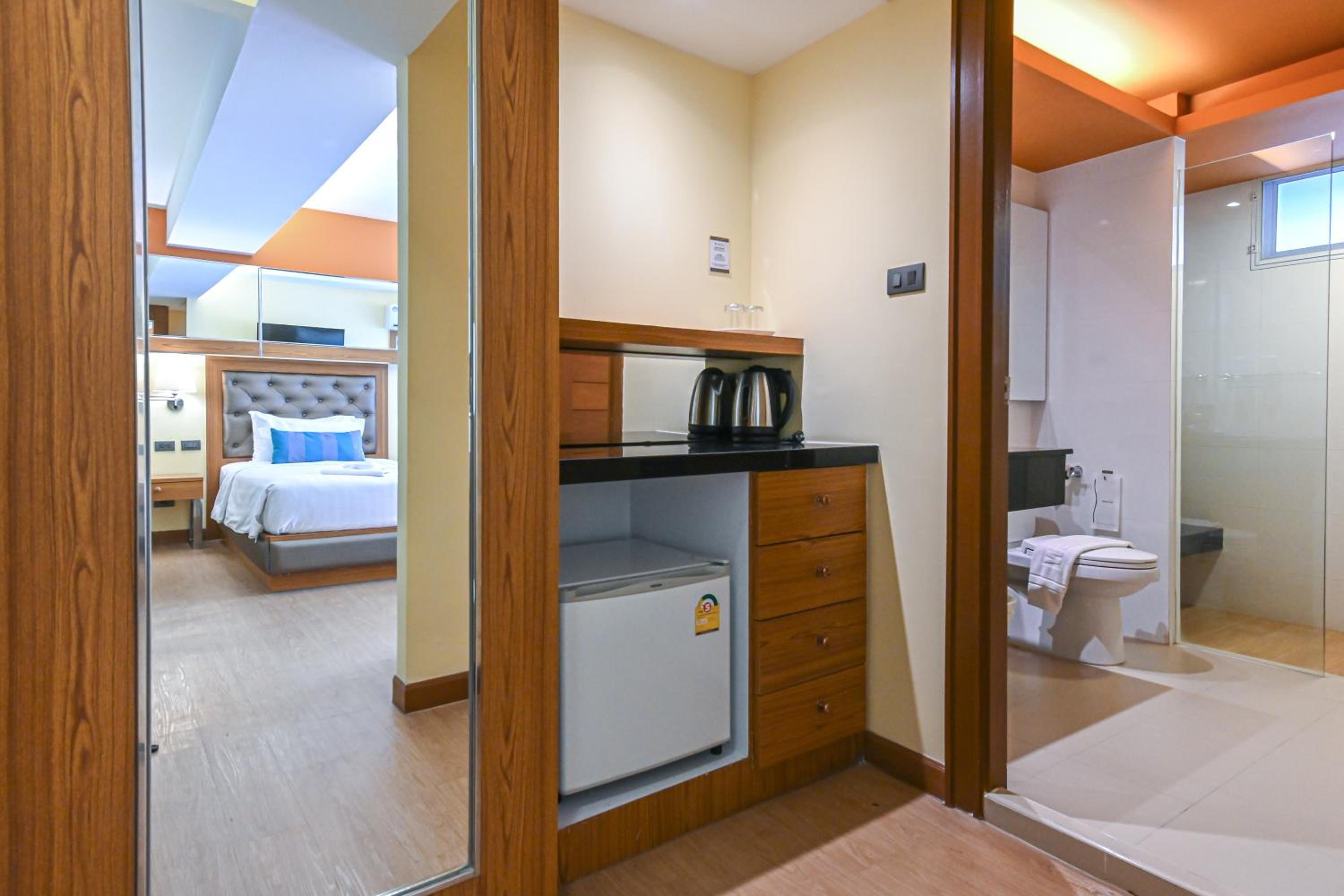 Double or Twin Room with Swimming Pool Access - Photo 7