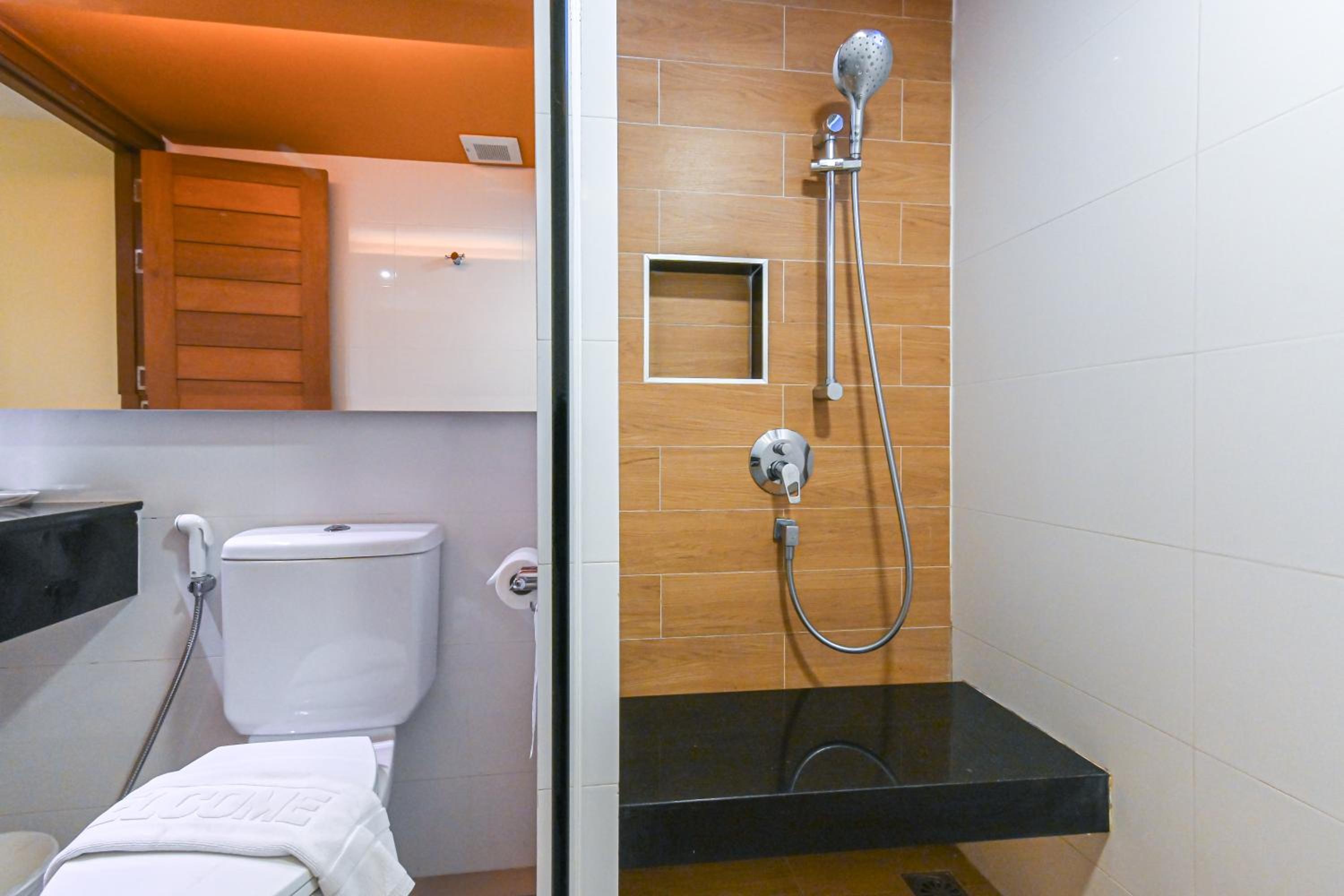 Double or Twin Room with Swimming Pool Access - Photo 2