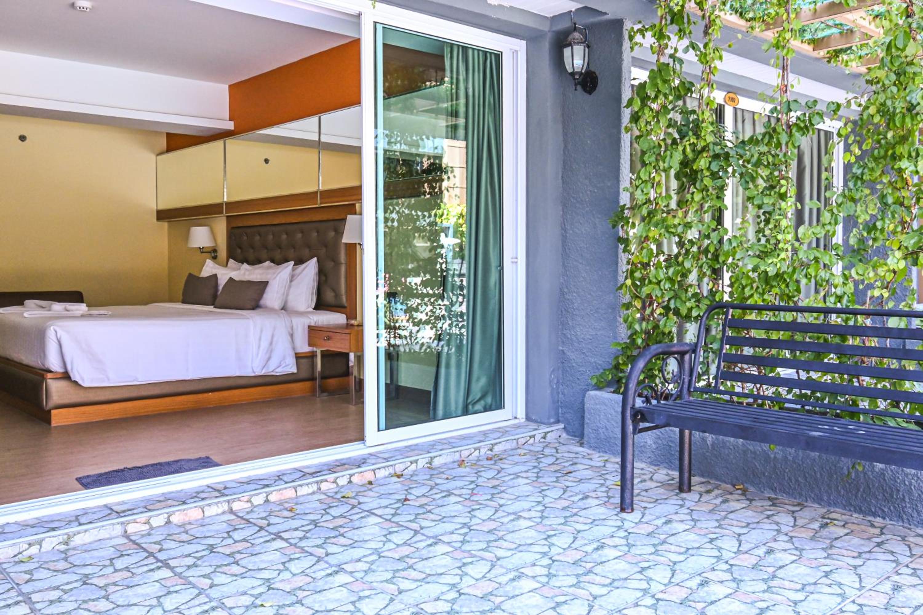 Double or Twin Room with Swimming Pool Access - Photo 17