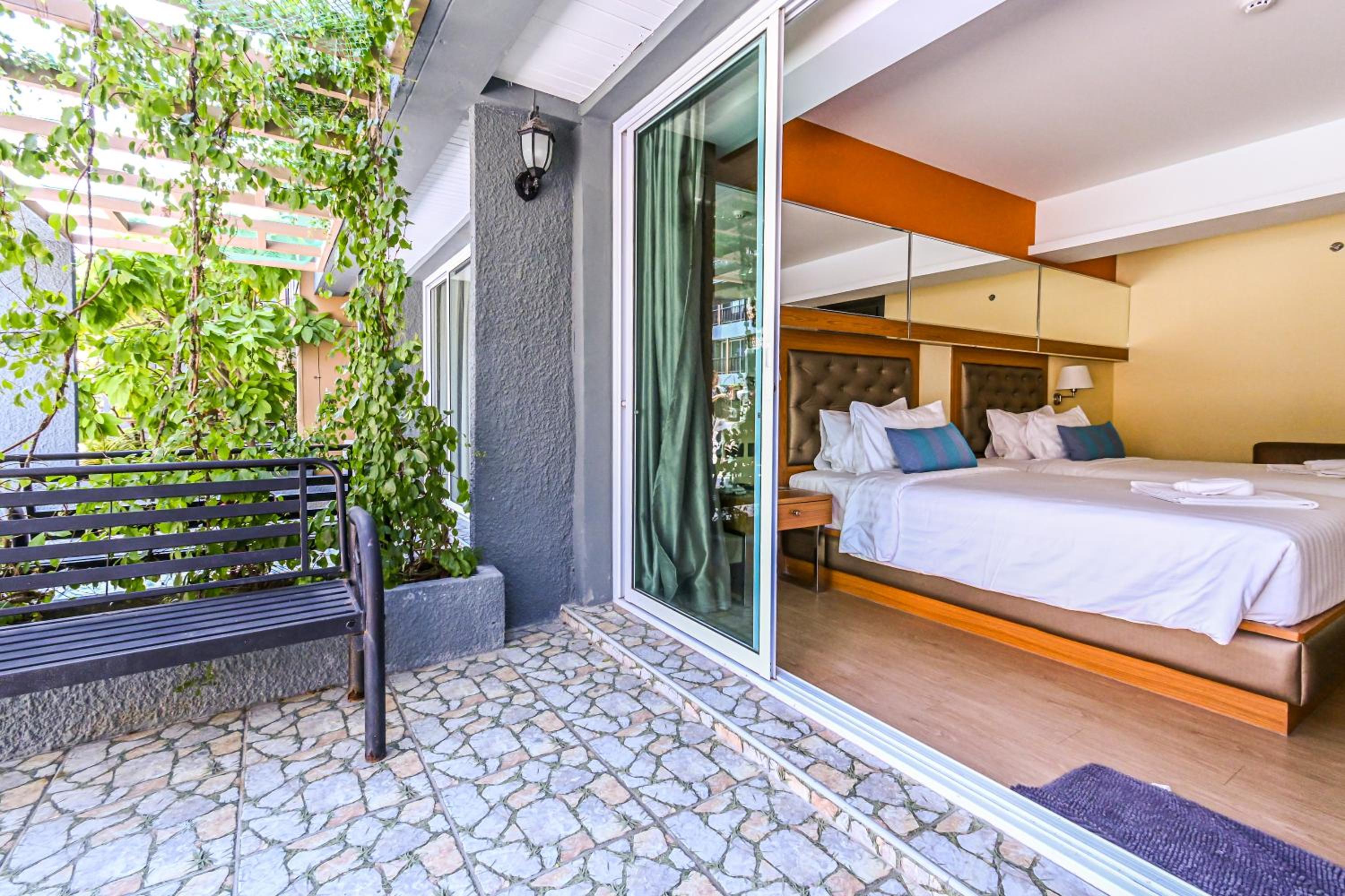 Double or Twin Room with Swimming Pool Access - Photo 18