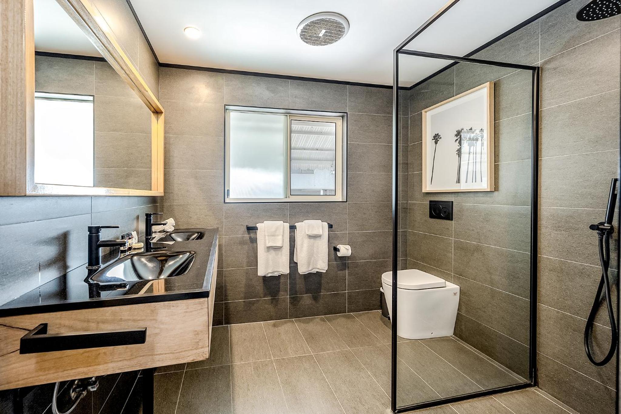 One-Bedroom Apartment - Photo 2