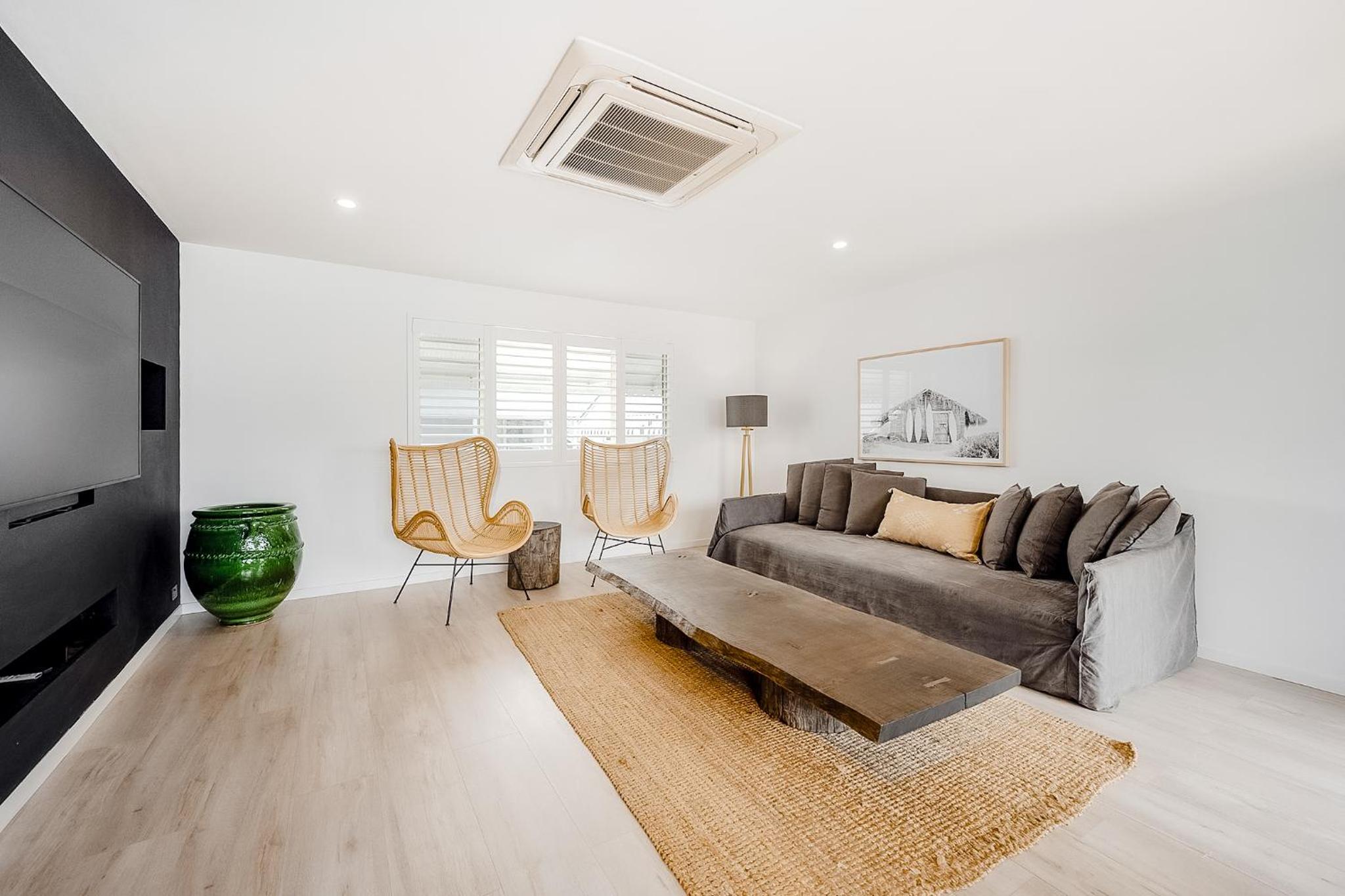 One-Bedroom Apartment - Photo 6
