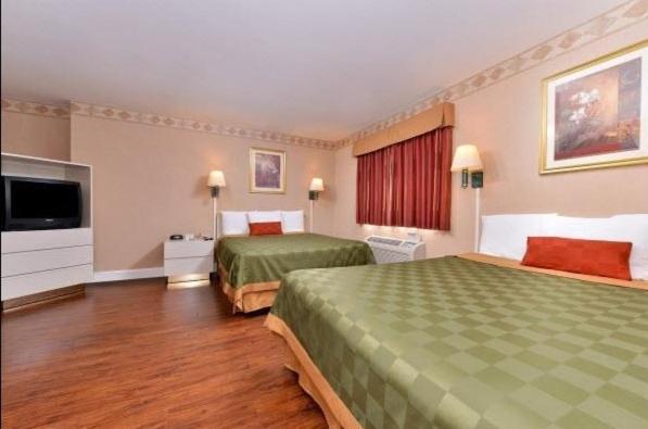 Double Queen Room - Photo 1