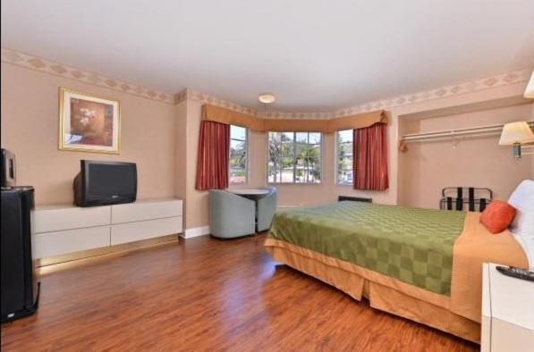 Queen Room - Photo 5