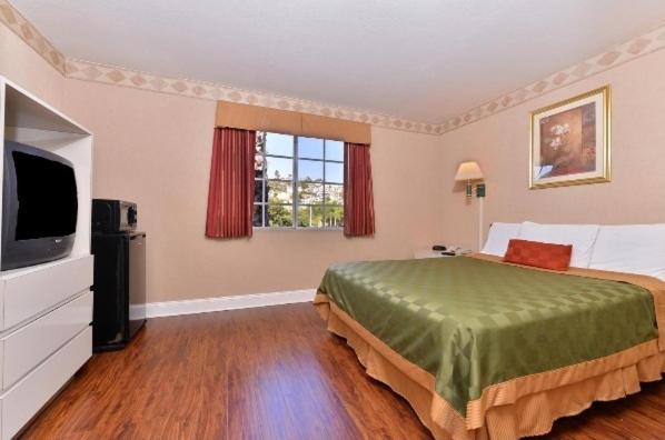 Queen Room - Photo 6