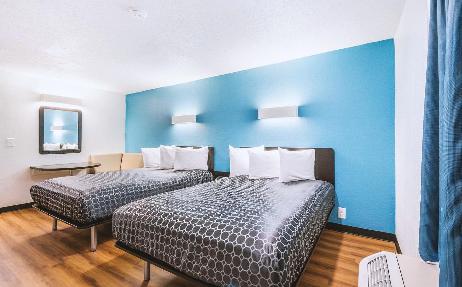Deluxe Queen Room With Two Queen Beds photo 3