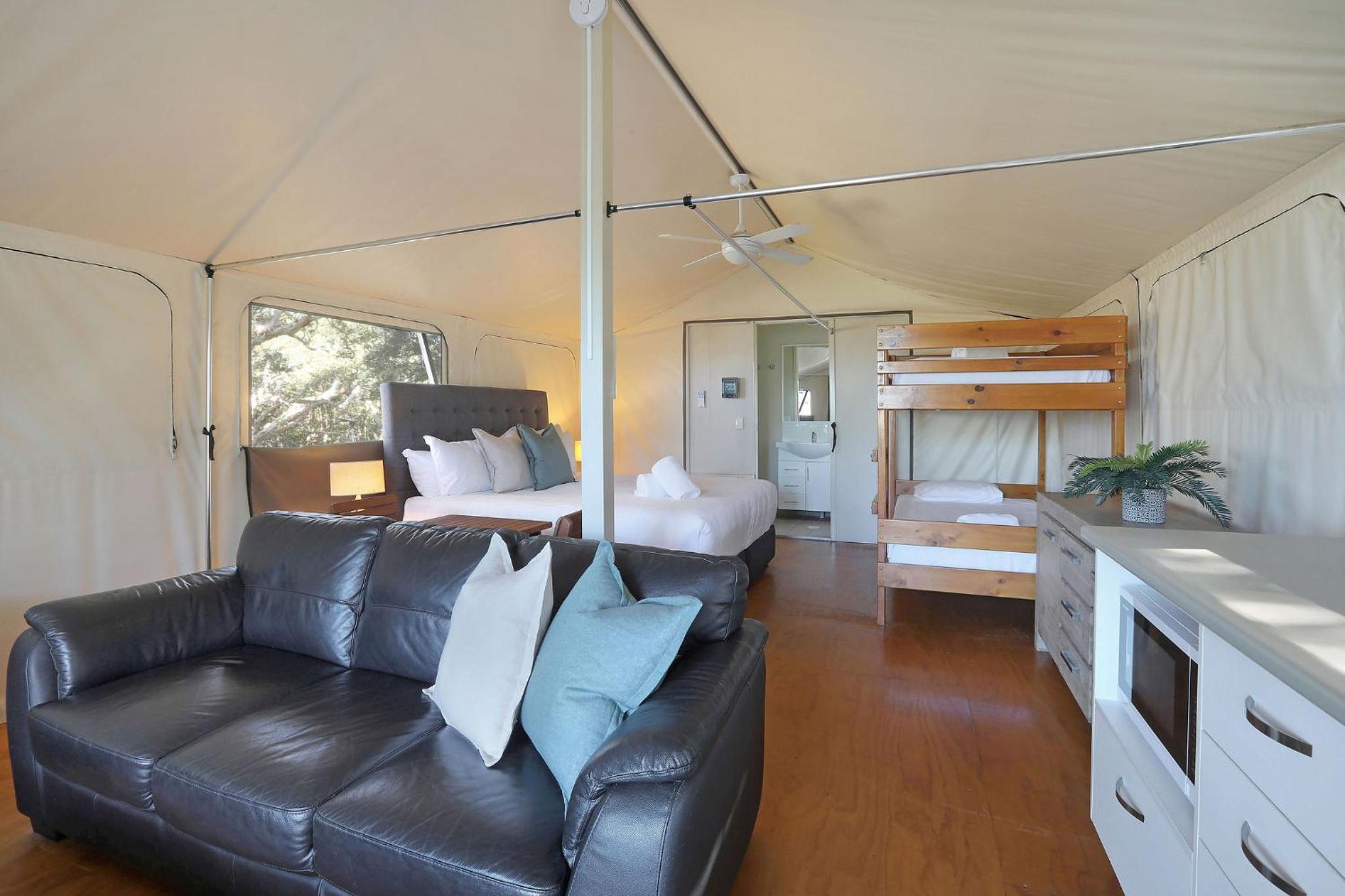 Deluxe Beach Tent - Sleeps 4 photo 2
