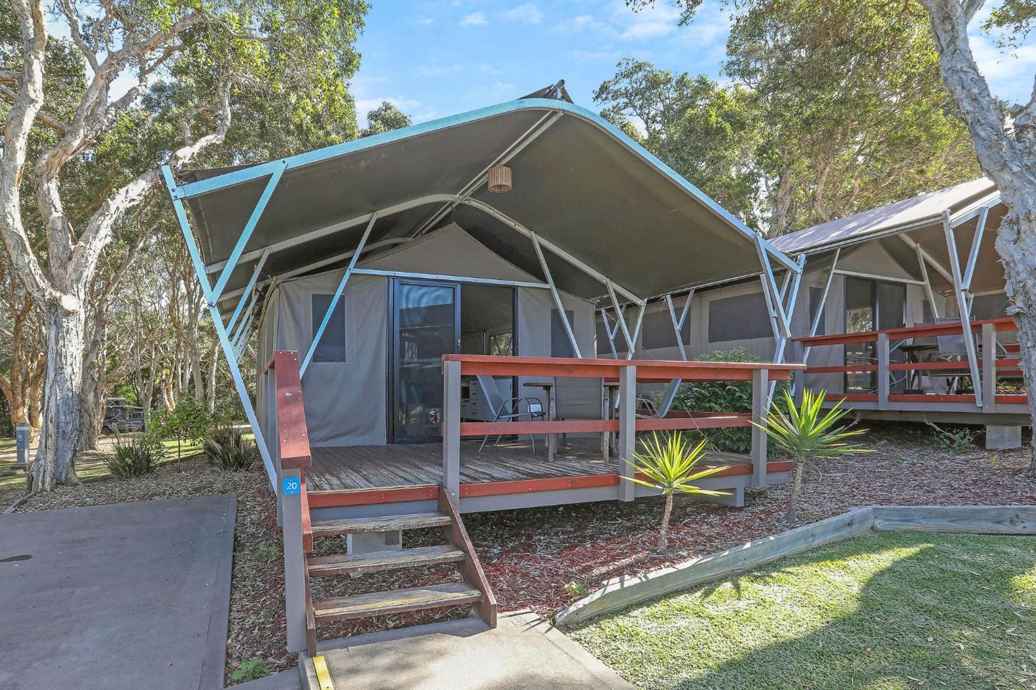 Deluxe Beach Tent - Sleeps 4 photo 3