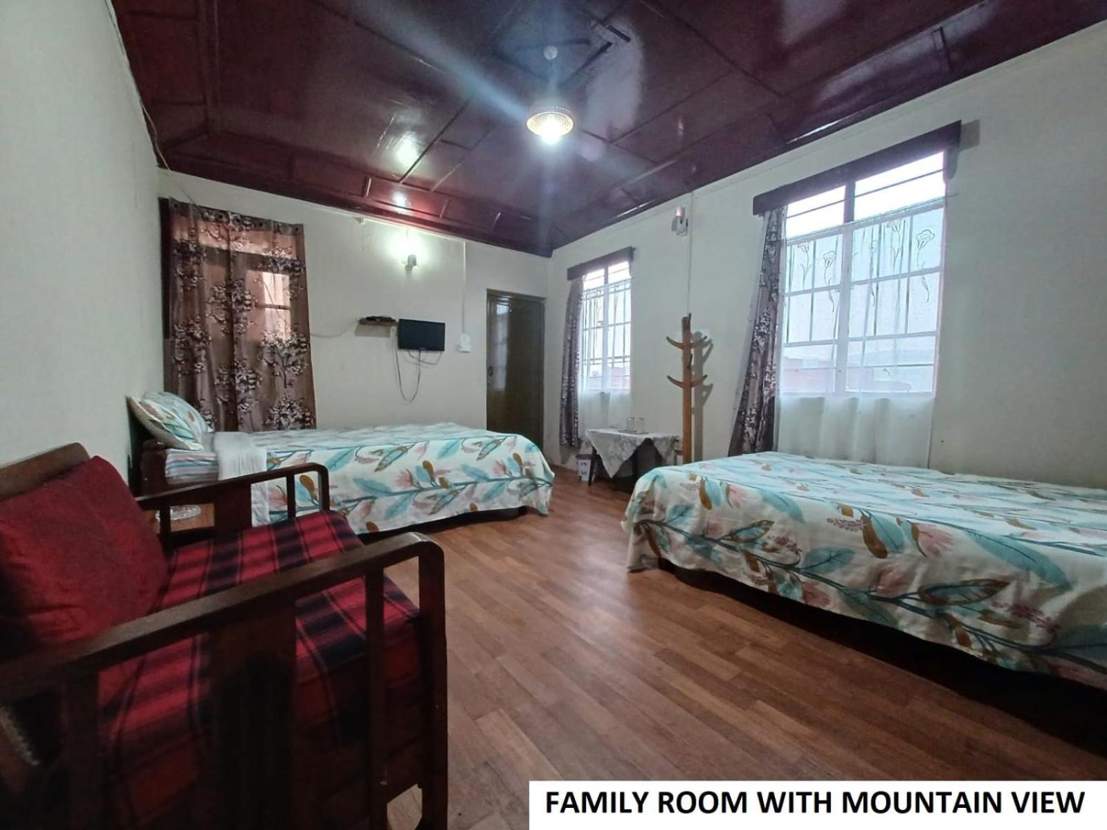Family Room with Mountain View photo 1