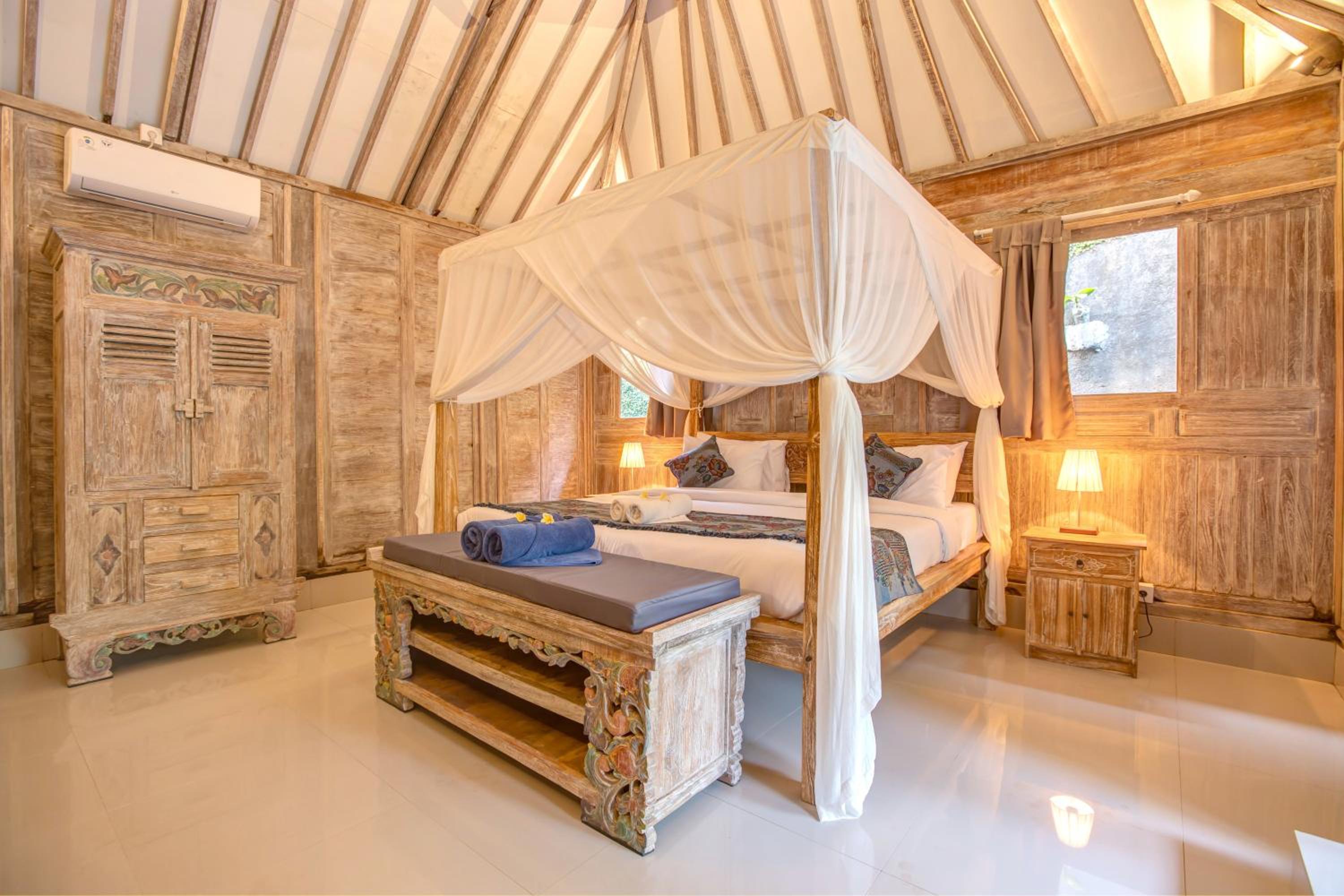 Wooden One-Bedroom Villa with Private Pool - Photo 3