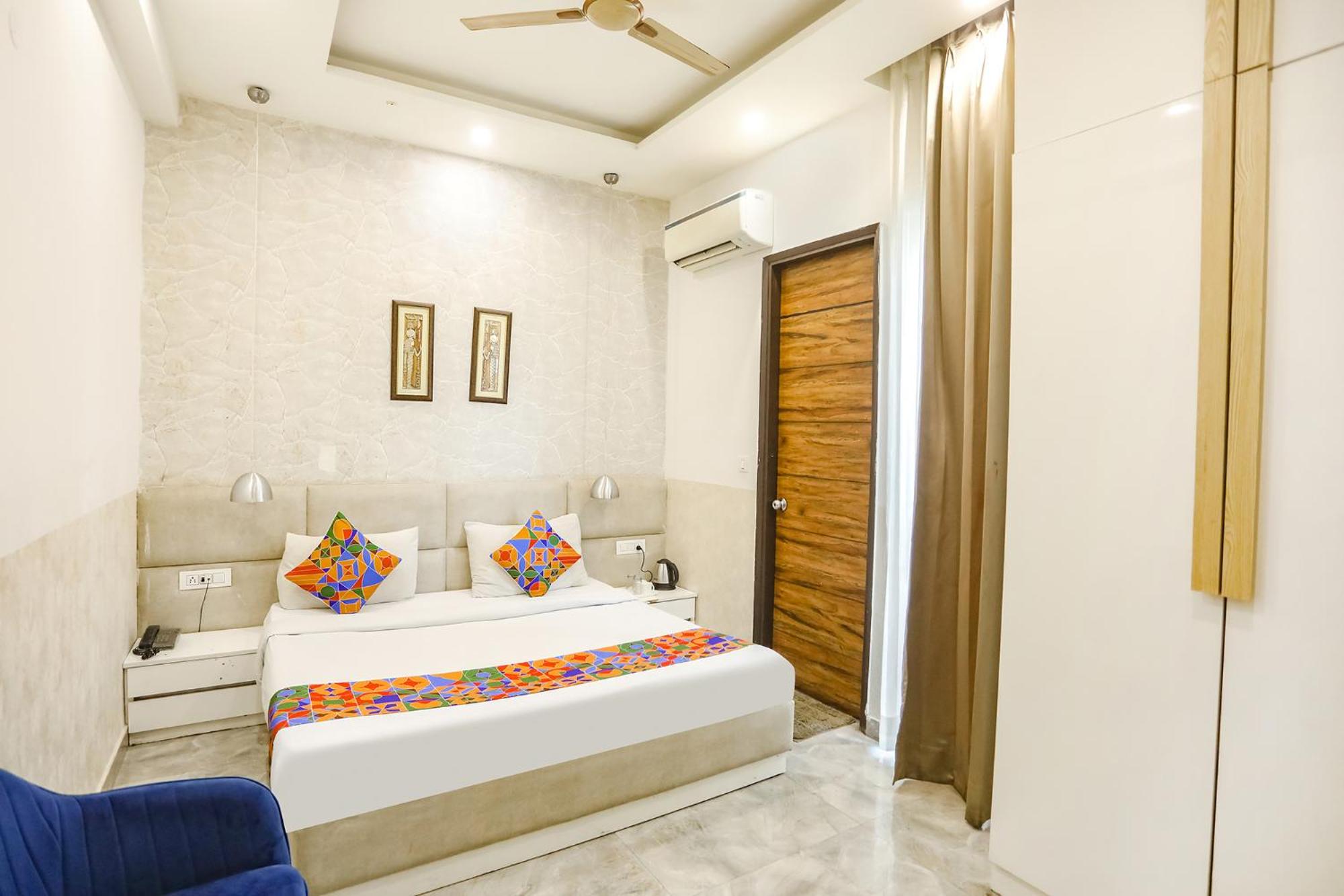 Deluxe Room - Photo 2