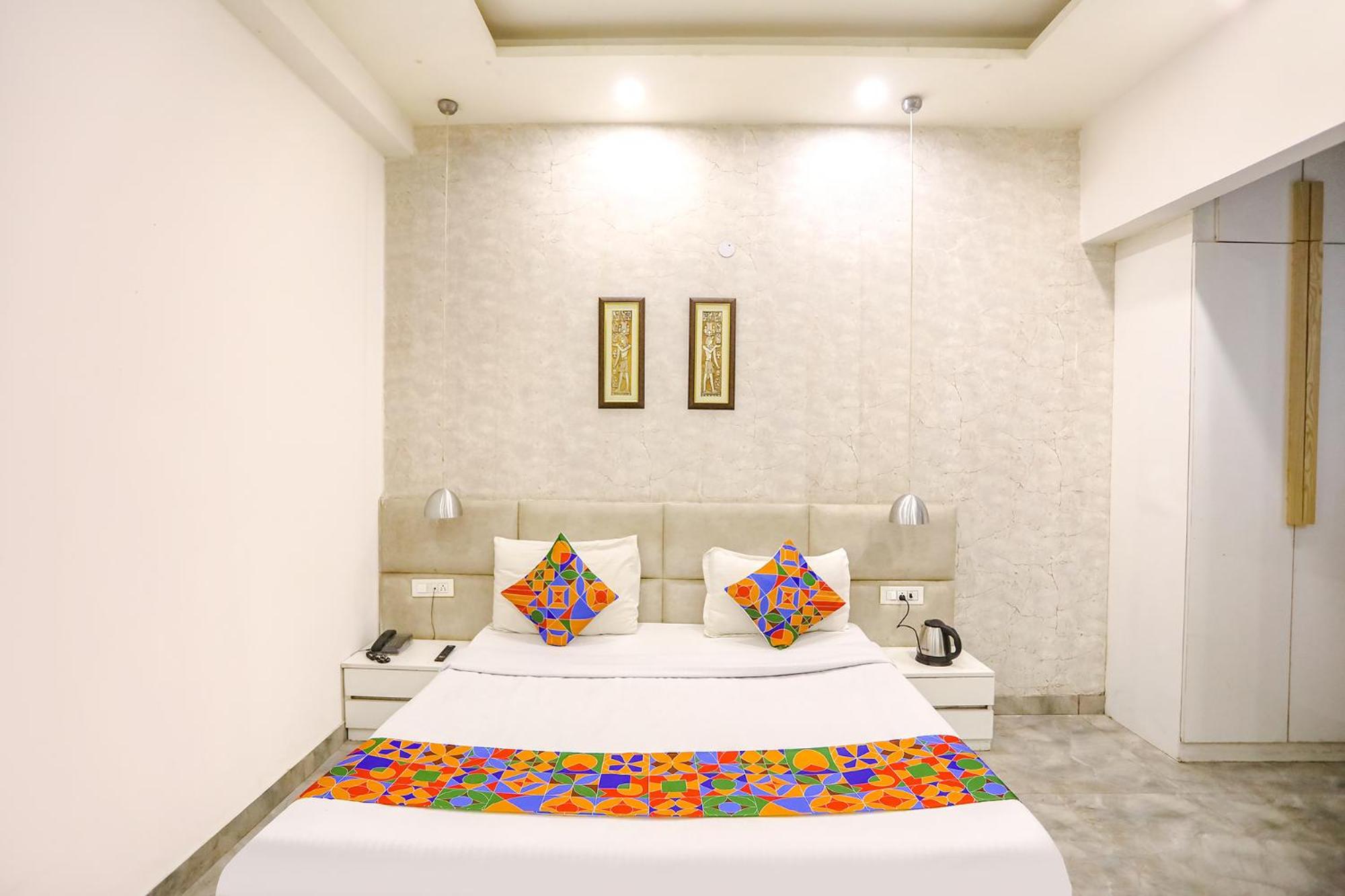 Deluxe Room - Photo 3