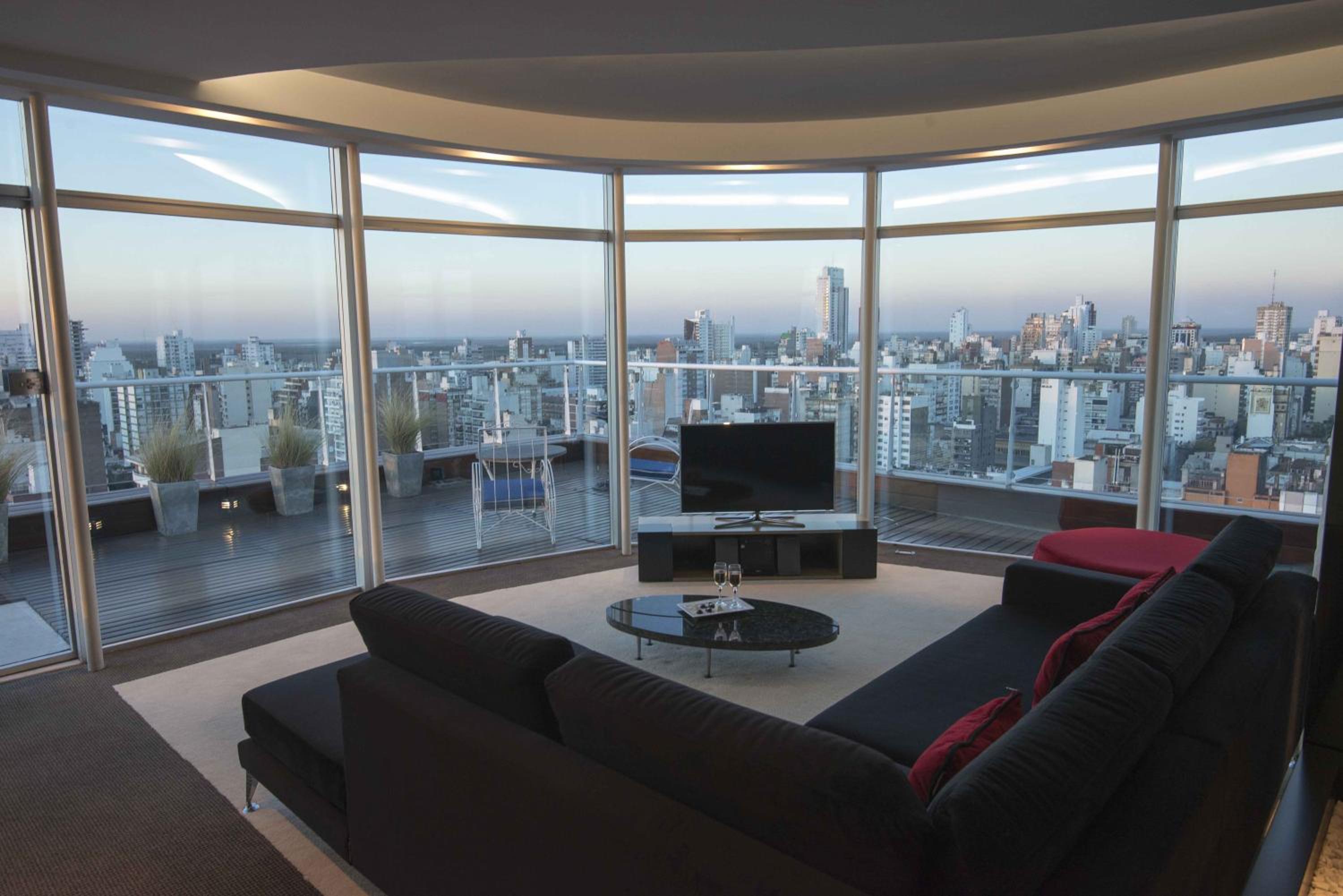 One-Bedroom King Suite with Balcony 2
