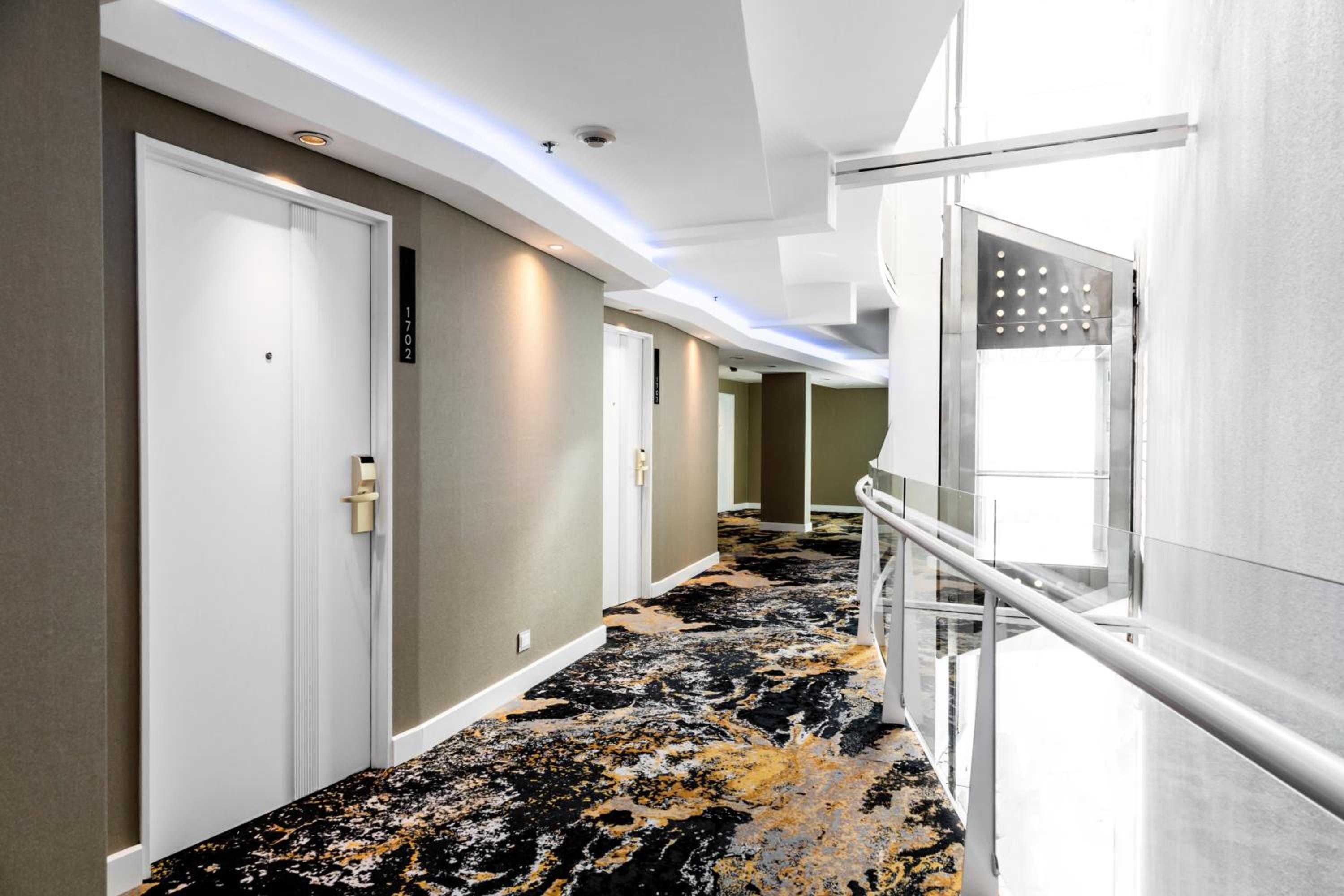 One-Bedroom King Suite with Balcony 2