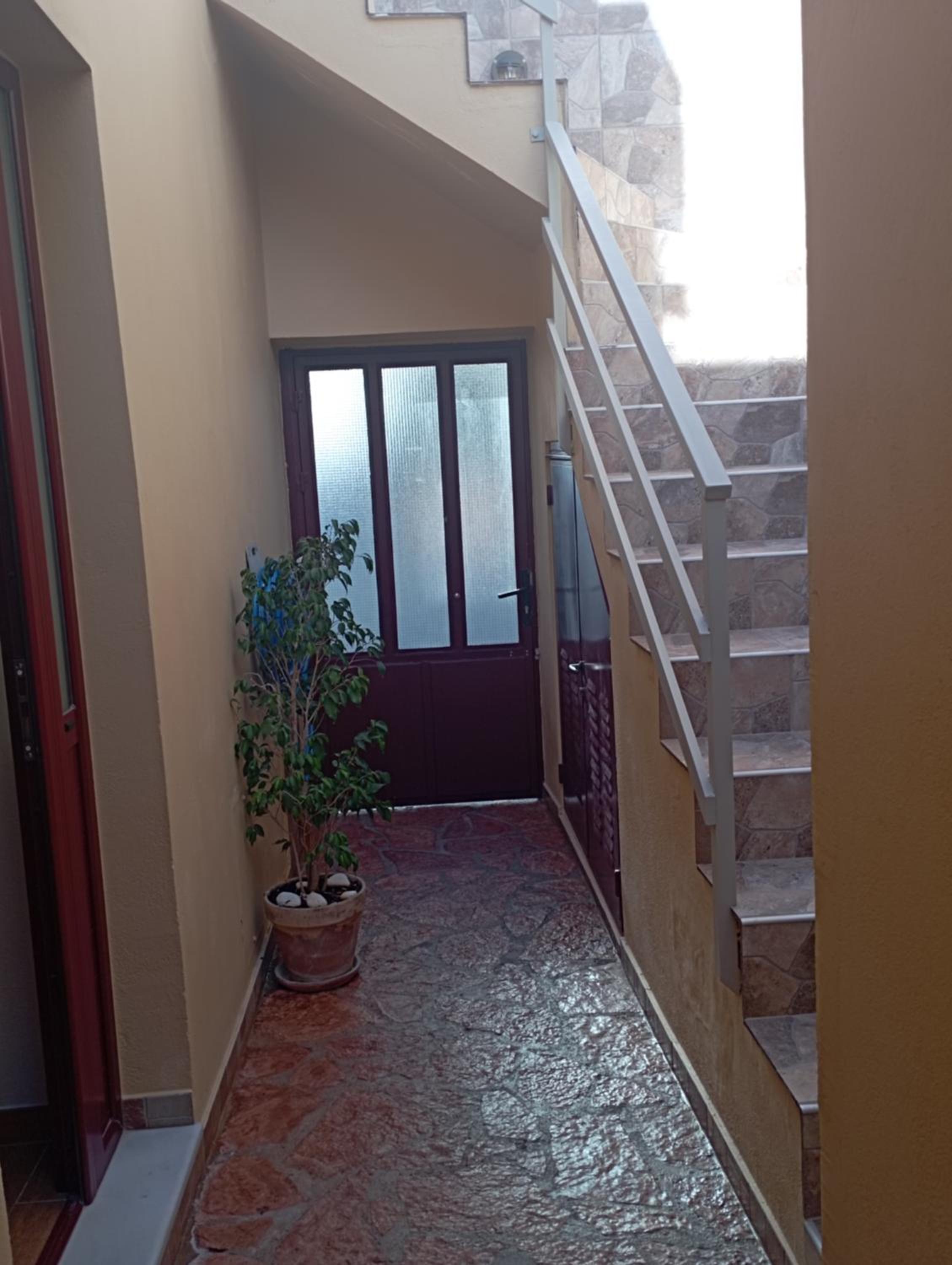 One-Bedroom Apartment - Photo 3