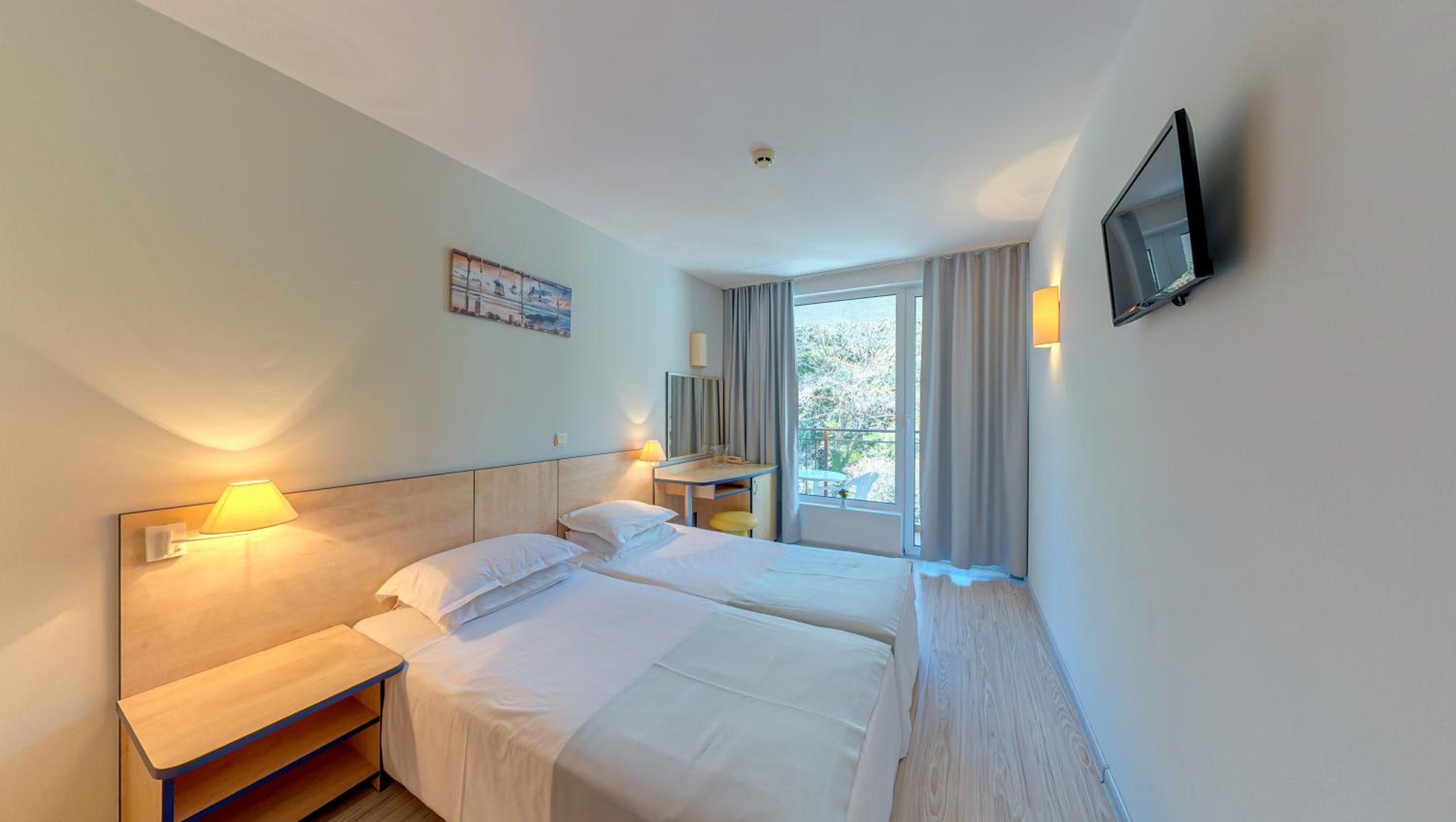 Family Room - Two Rooms with connecting door, 4 beds, Park View and Balcony photo 1