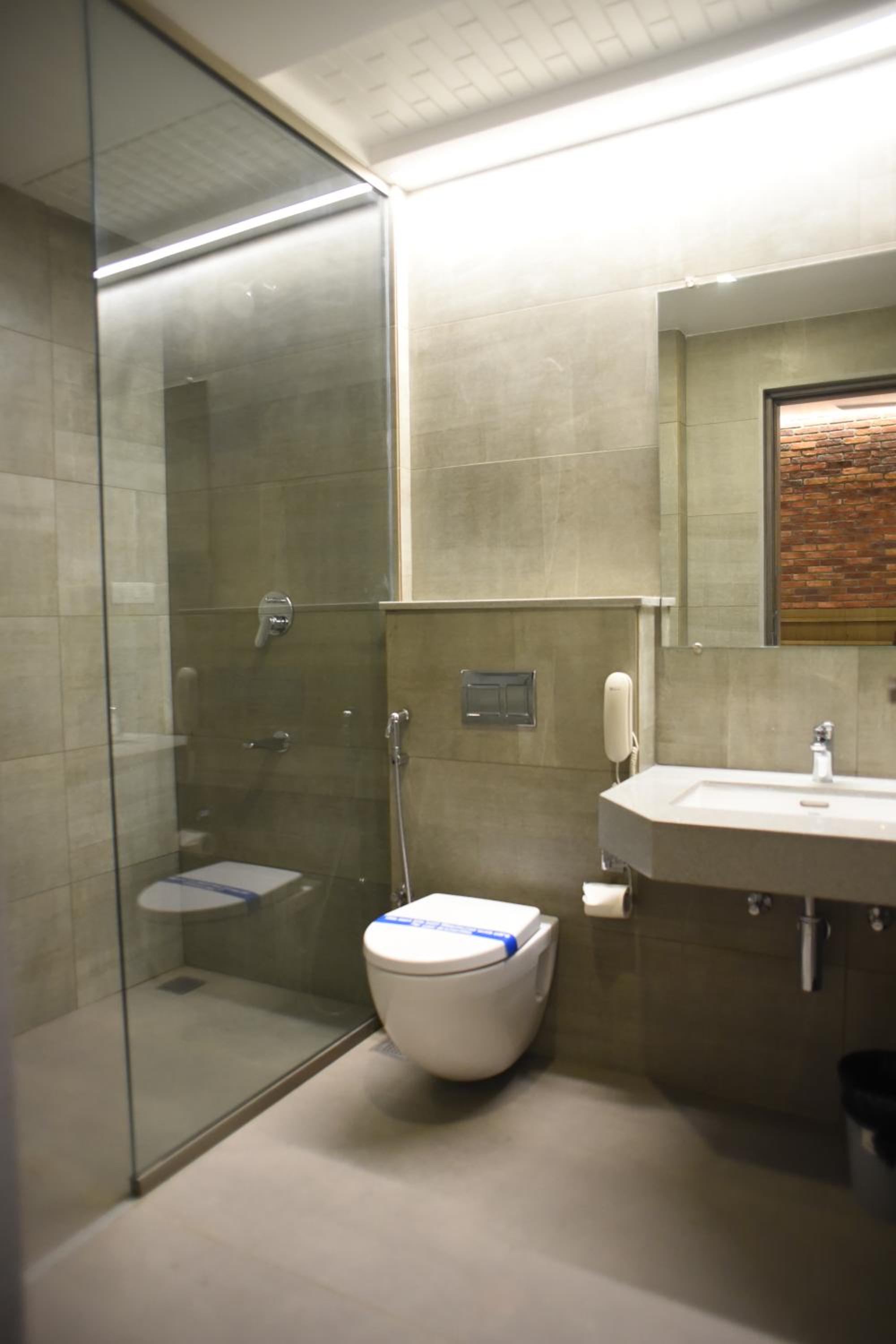 Standard King Room - Photo 5