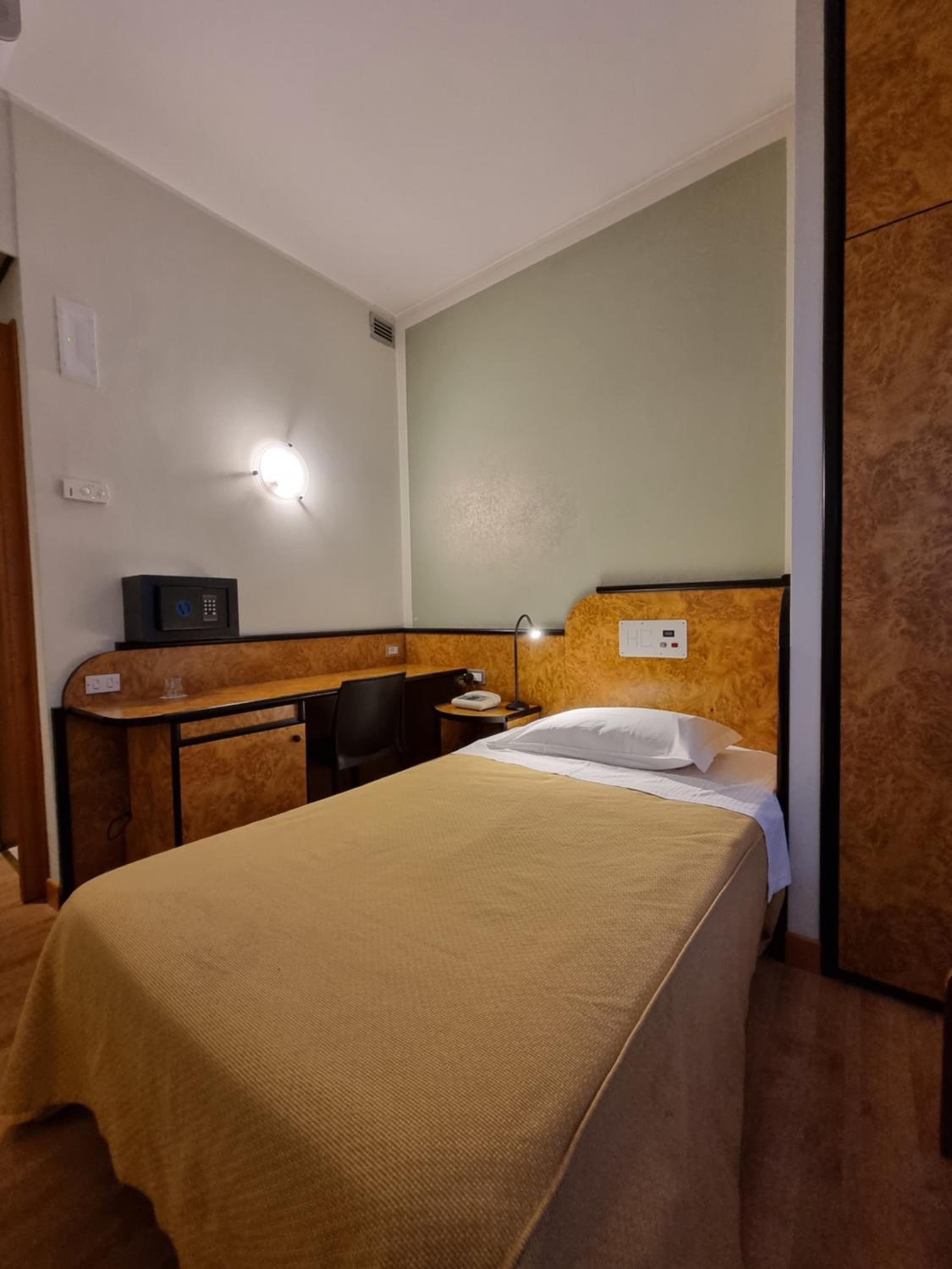 Standard Single Room photo 2