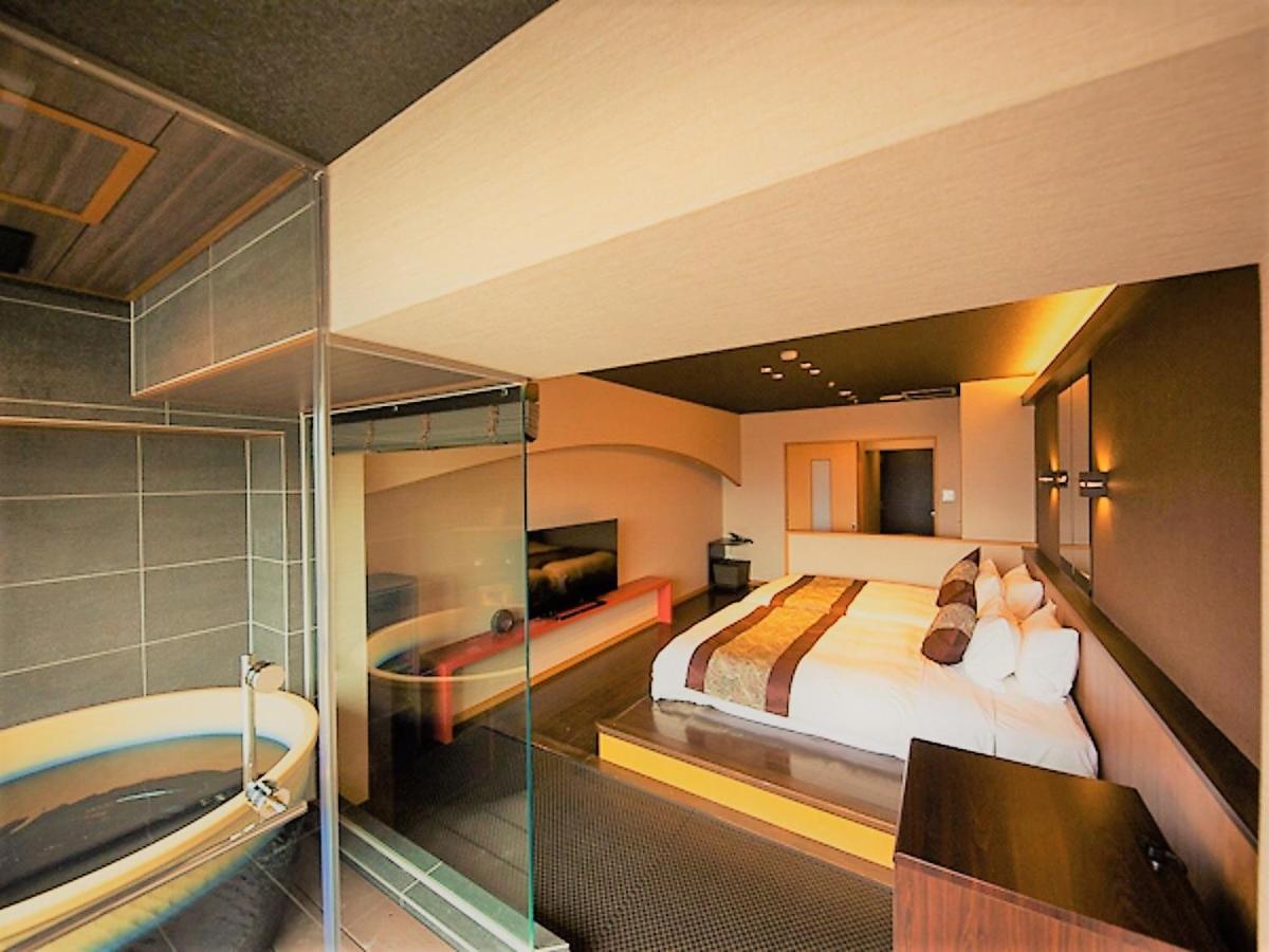 Twin Room with Semi-Open Air Bath - Smoking - Photo 4
