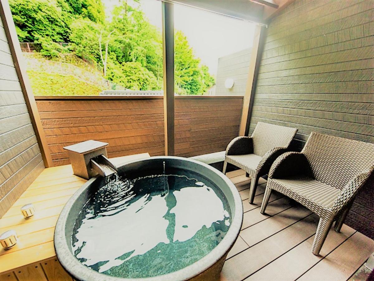 Deluxe Suite with Spa Bath - Smoking - Photo 3