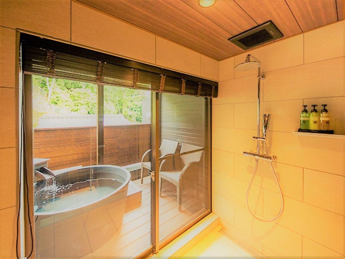 Deluxe Suite with Spa Bath - Smoking - Photo 4