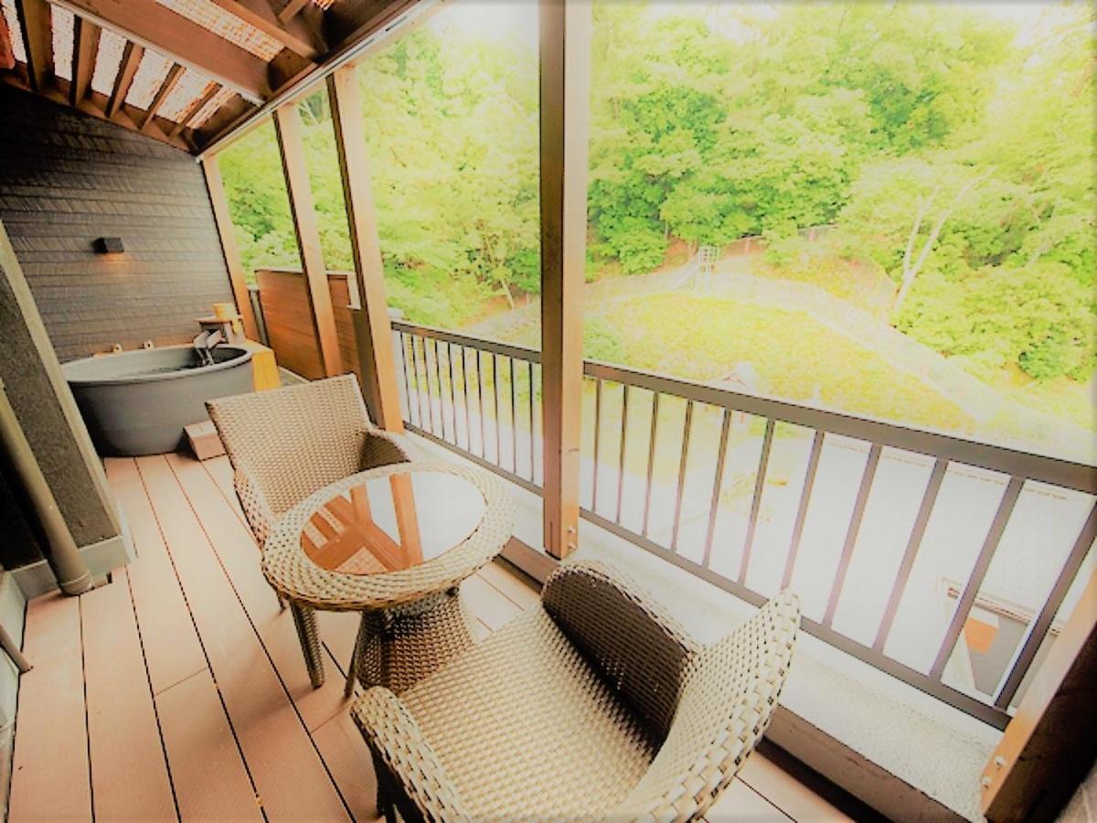 Deluxe Suite with Spa Bath - Smoking - Photo 2