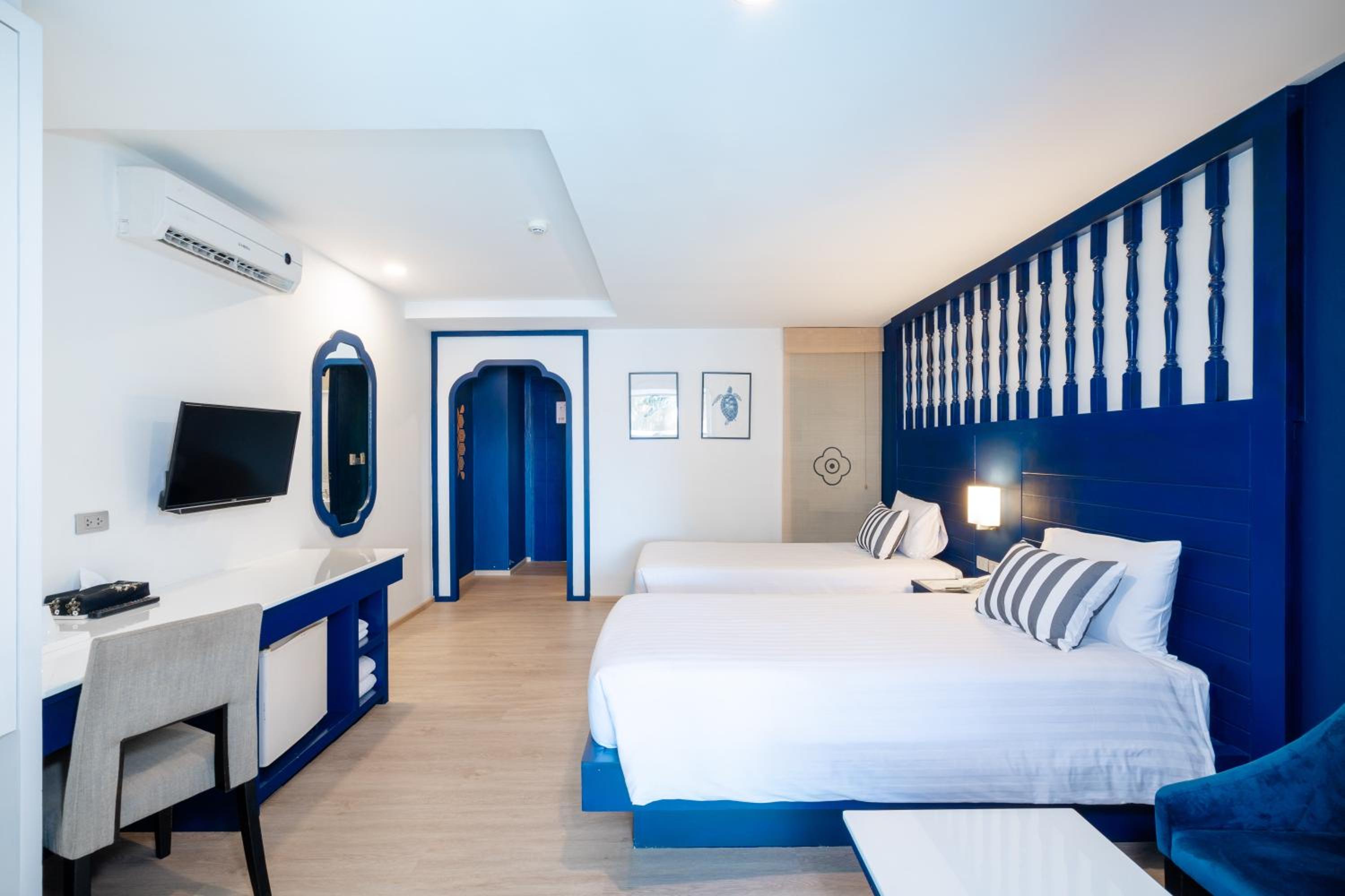 Deluxe Twin Room + Free Coworking Space