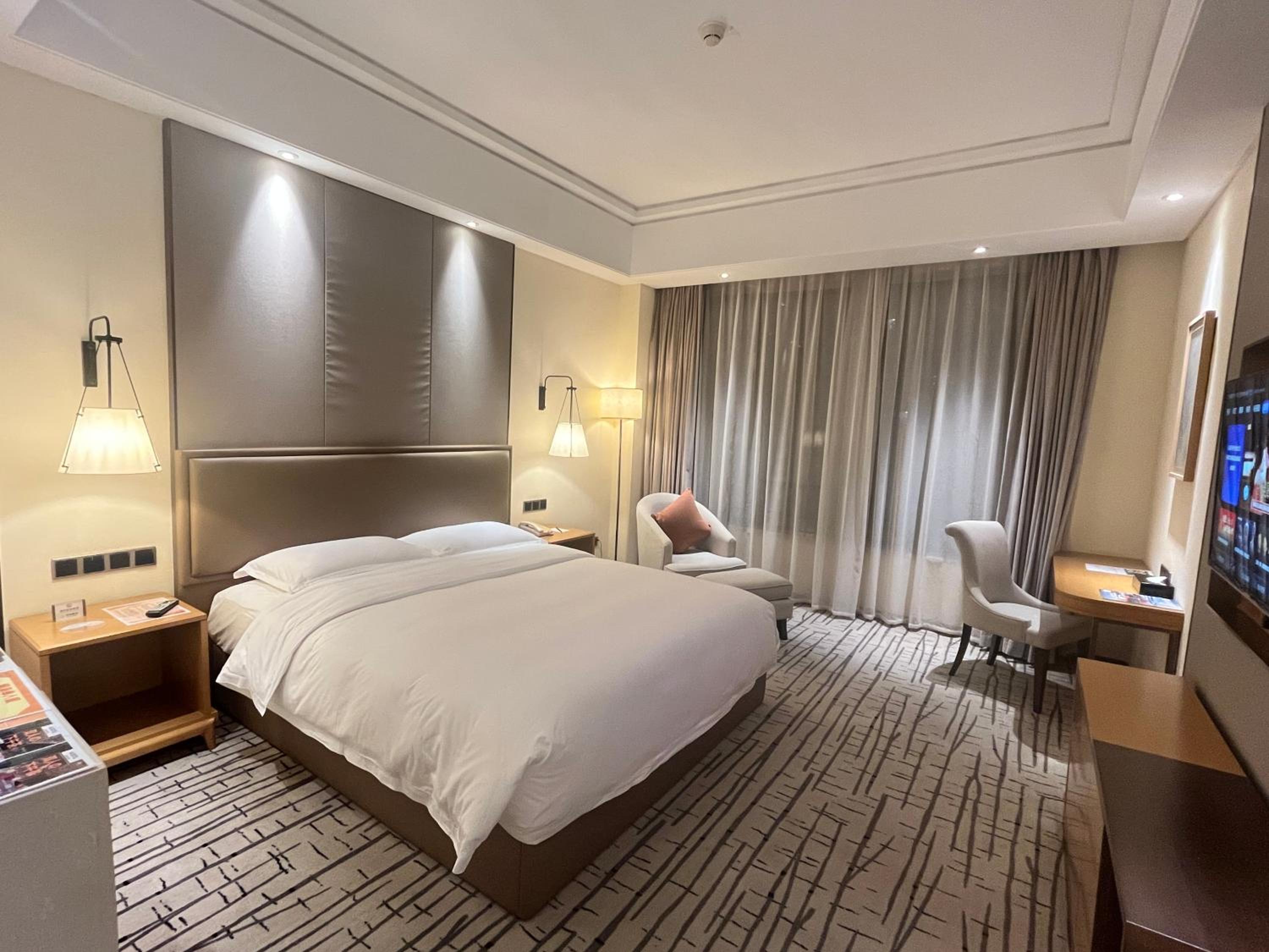 Garden View Deluxe King Room