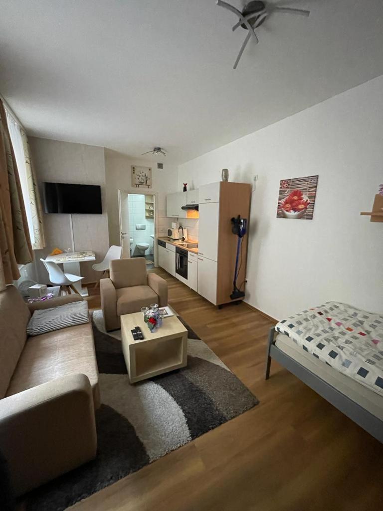 One-Bedroom Apartment photo 1