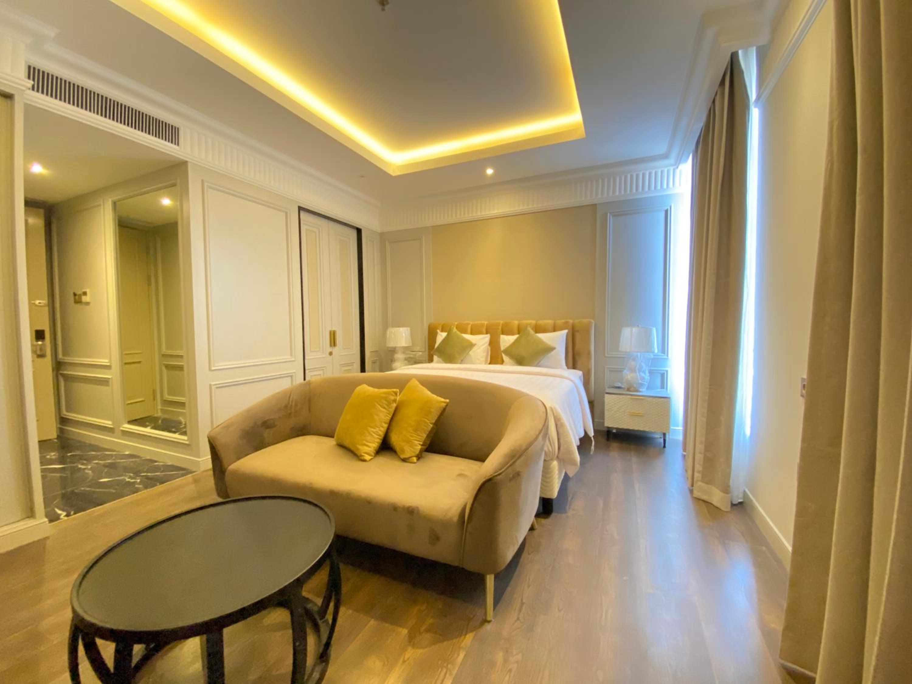 Suite - Photo 3