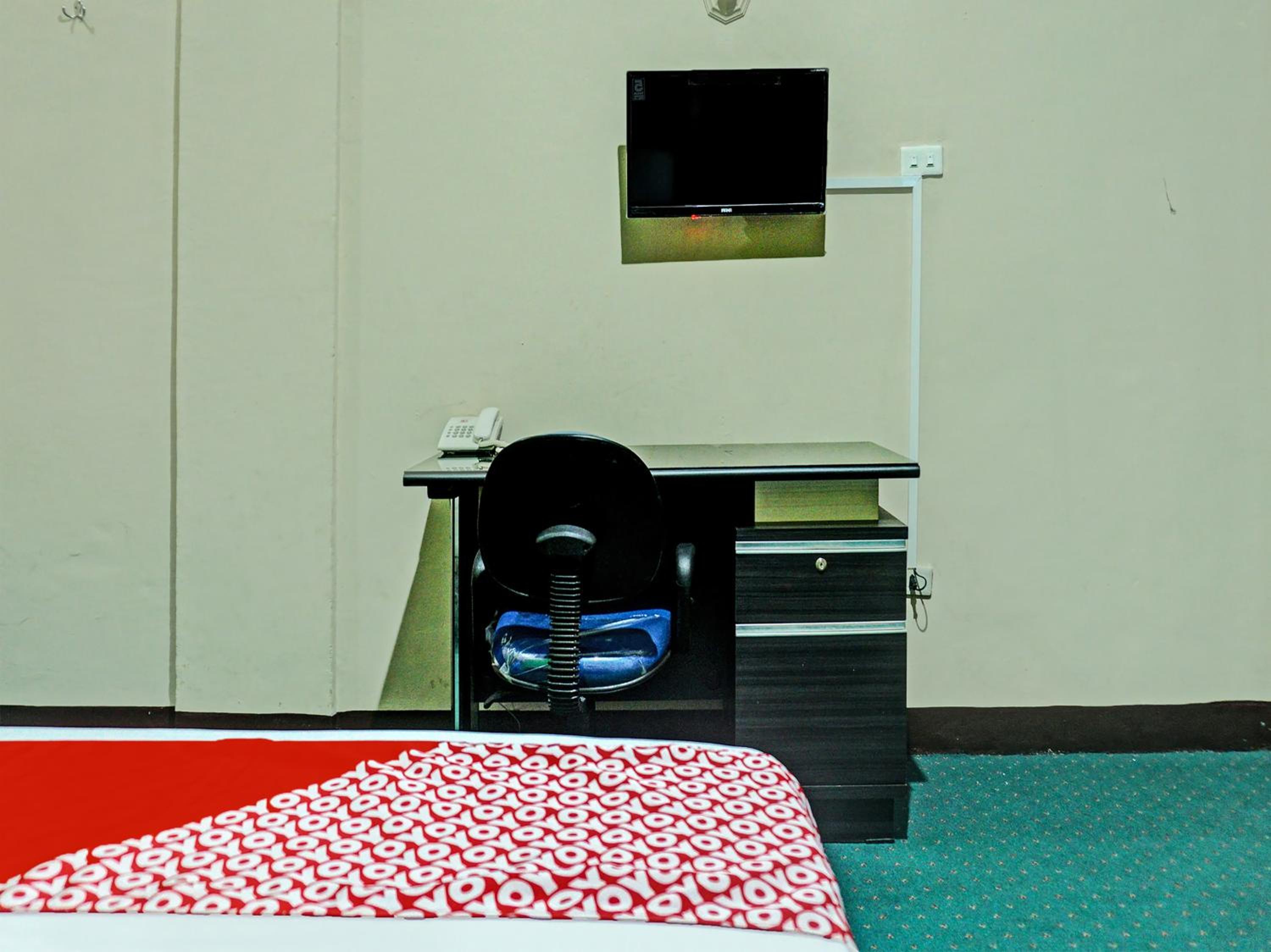 Deluxe Double Room - Photo 9