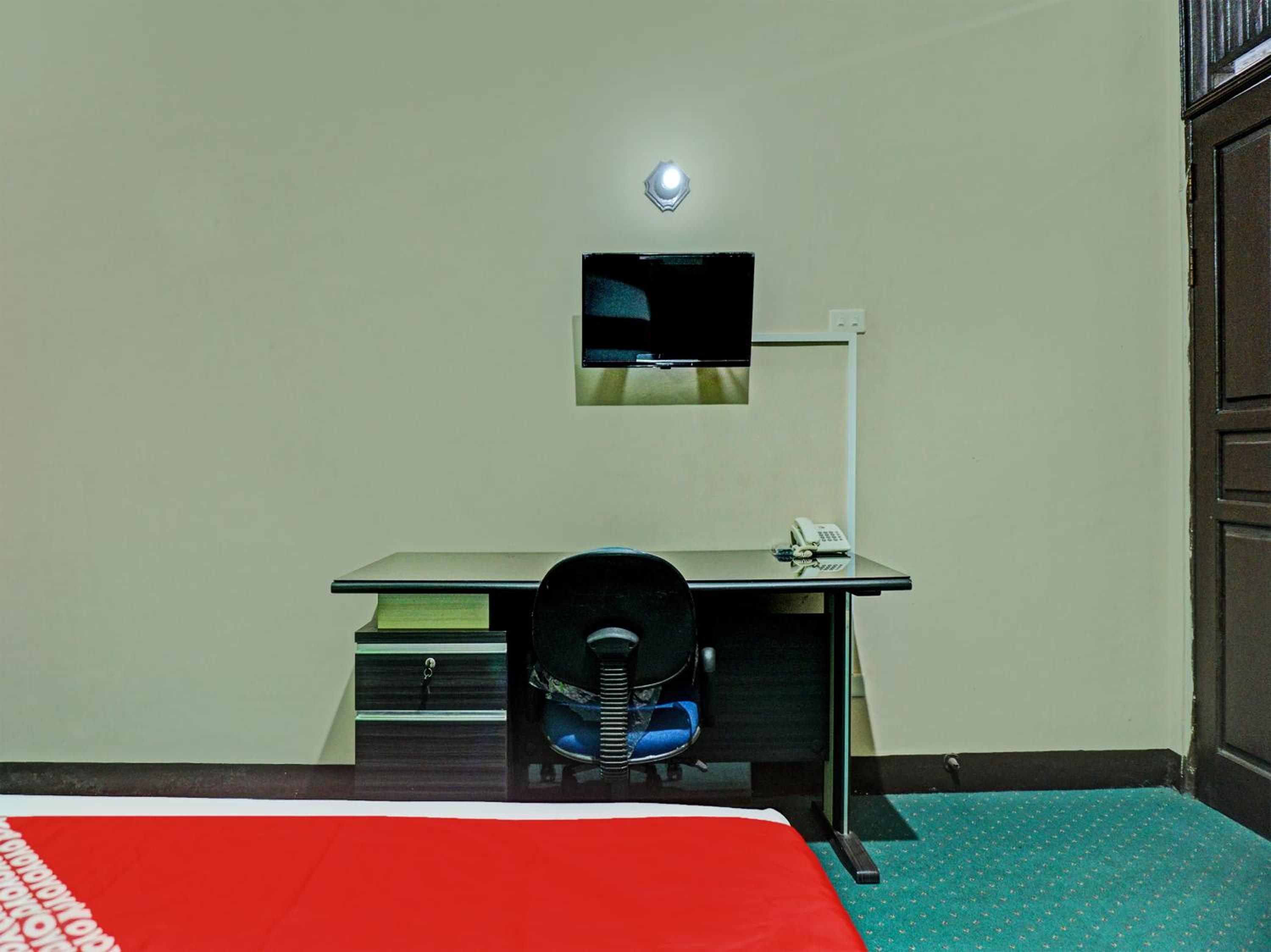 Deluxe Double Room - Photo 11