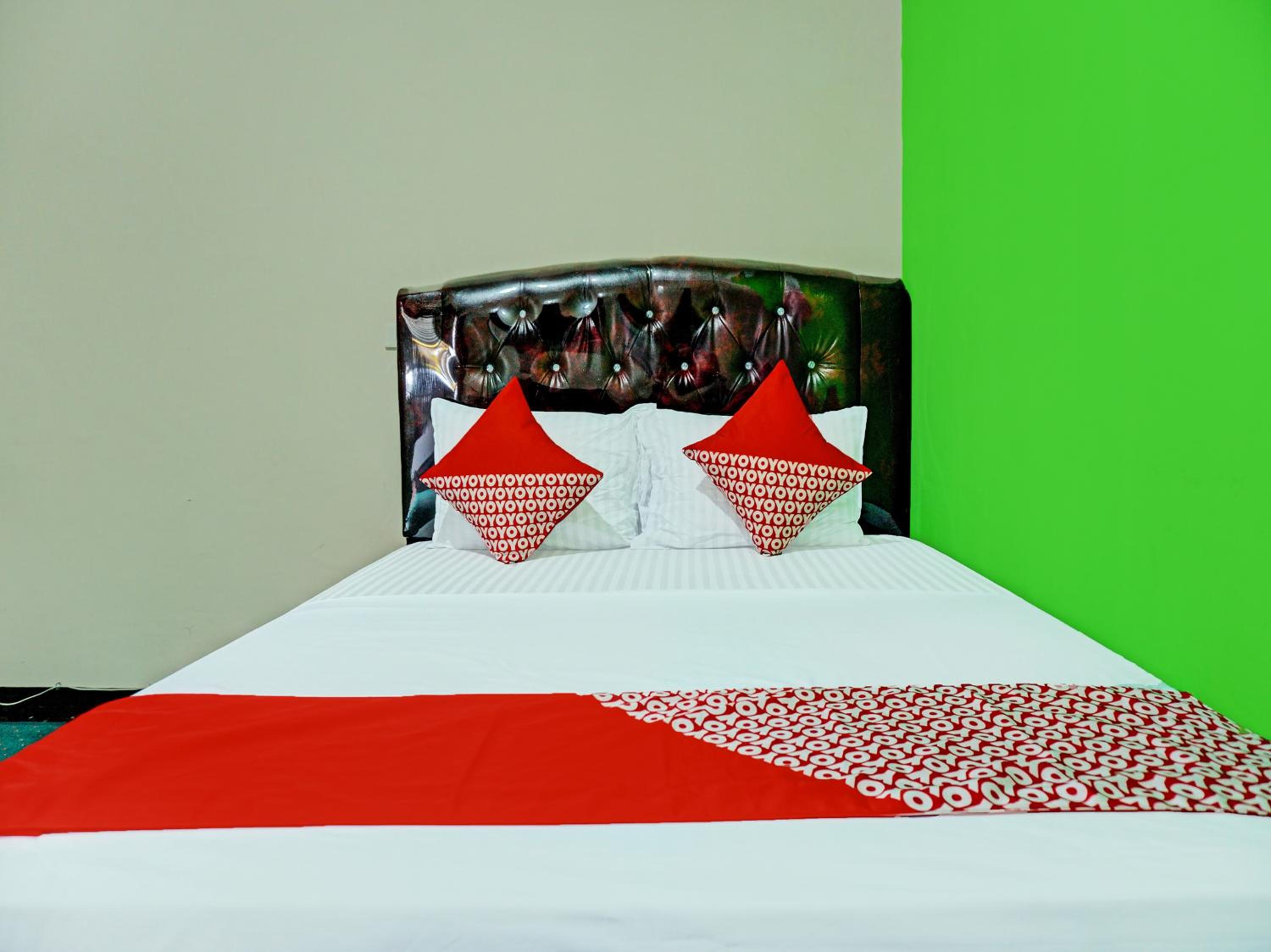 Deluxe Double Room - Photo 13