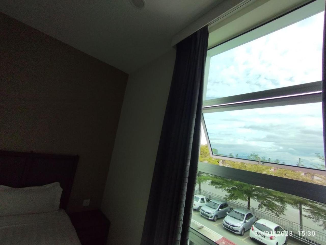 Standard Queen Room - Photo 7