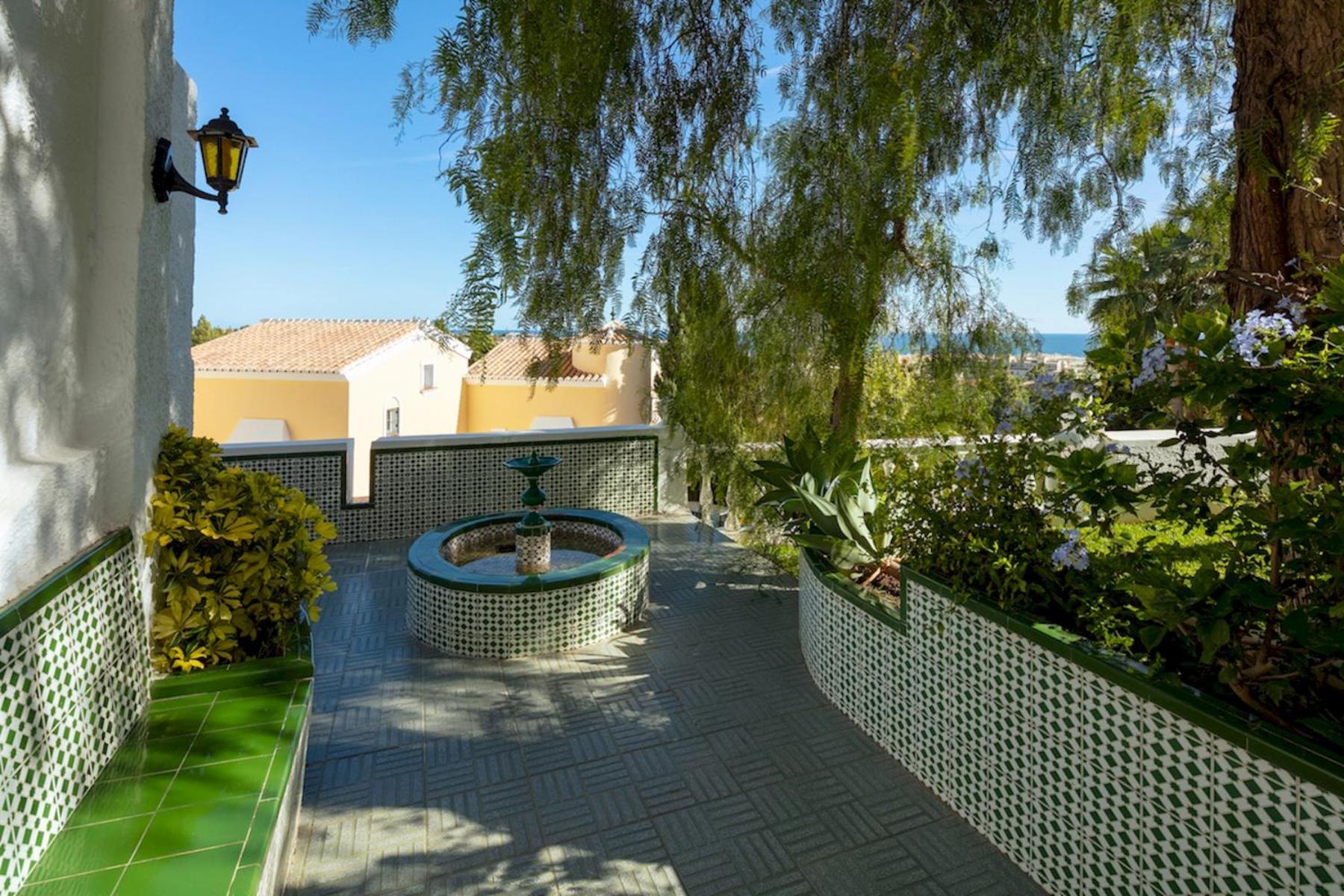 6 bedroom Villa photo 1