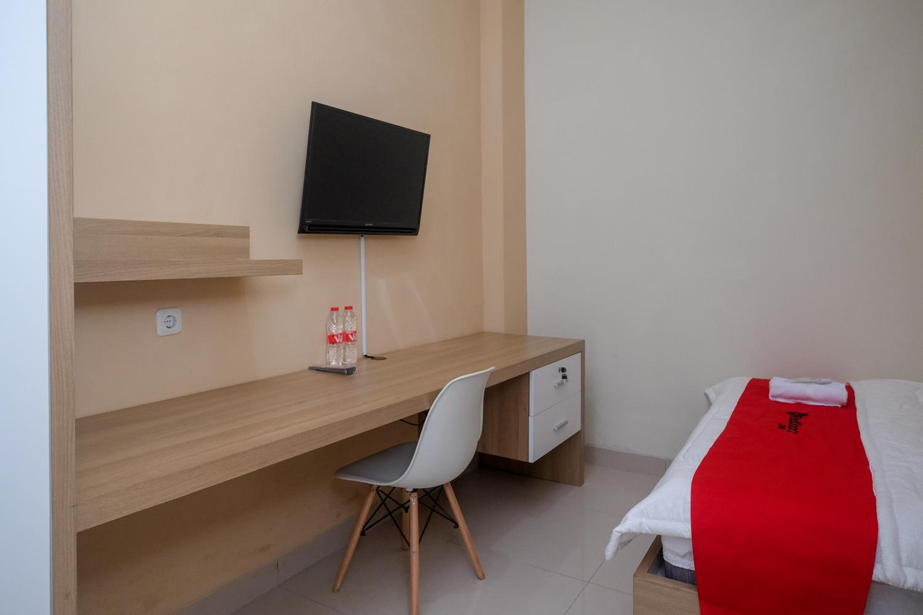 Deluxe Room - Photo 11