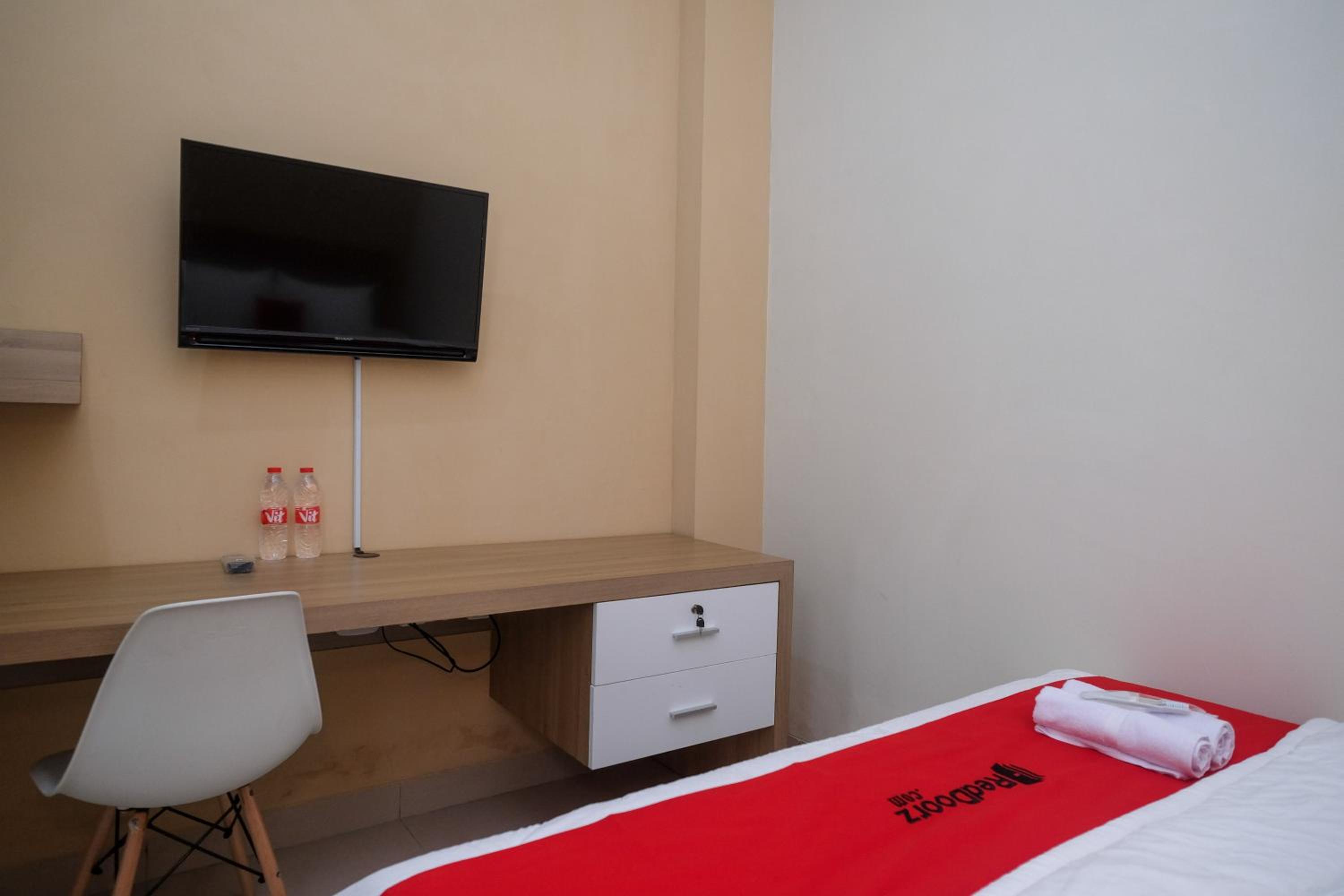 Deluxe Room - Photo 9