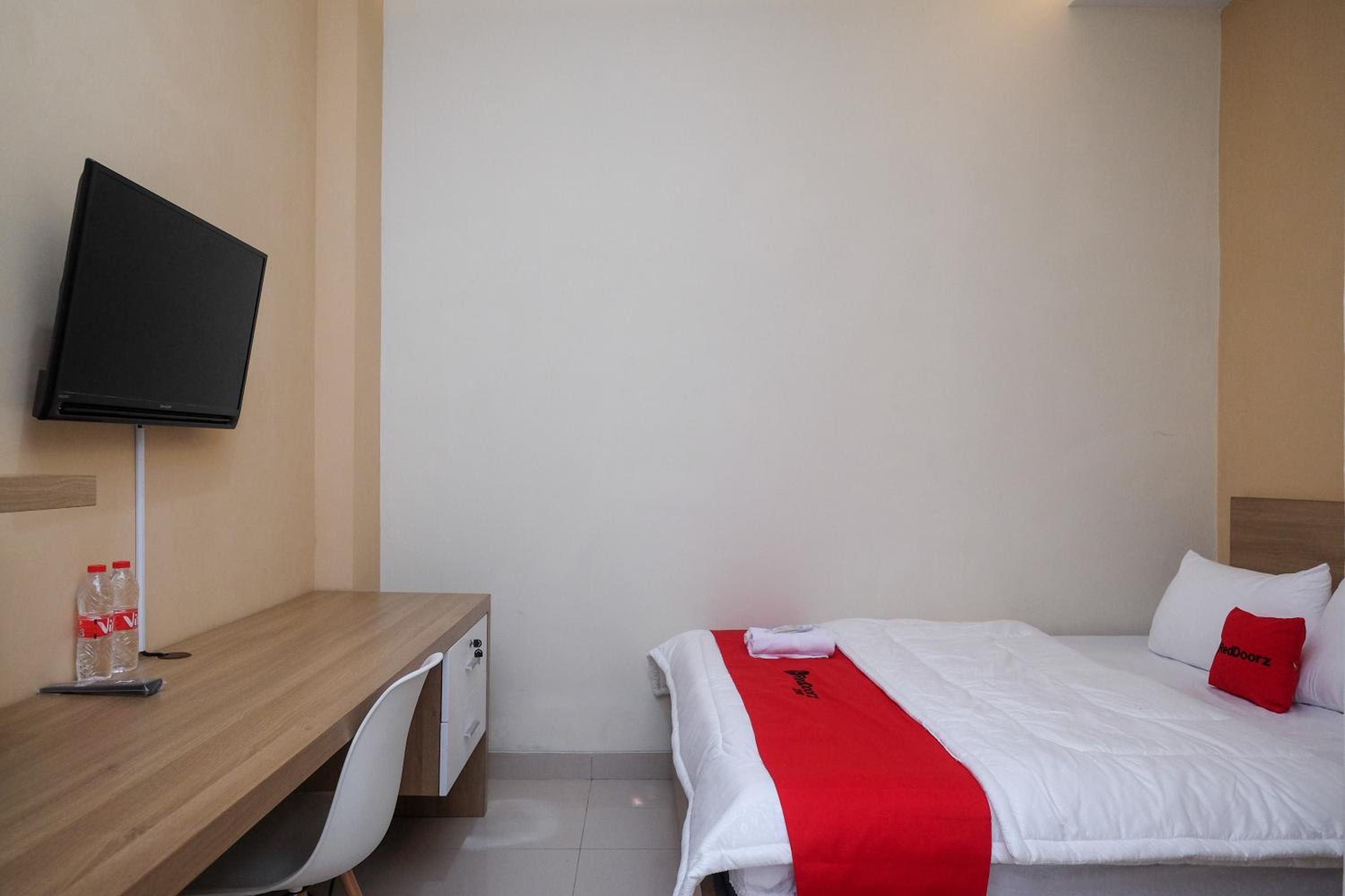 Deluxe Room - Photo 8