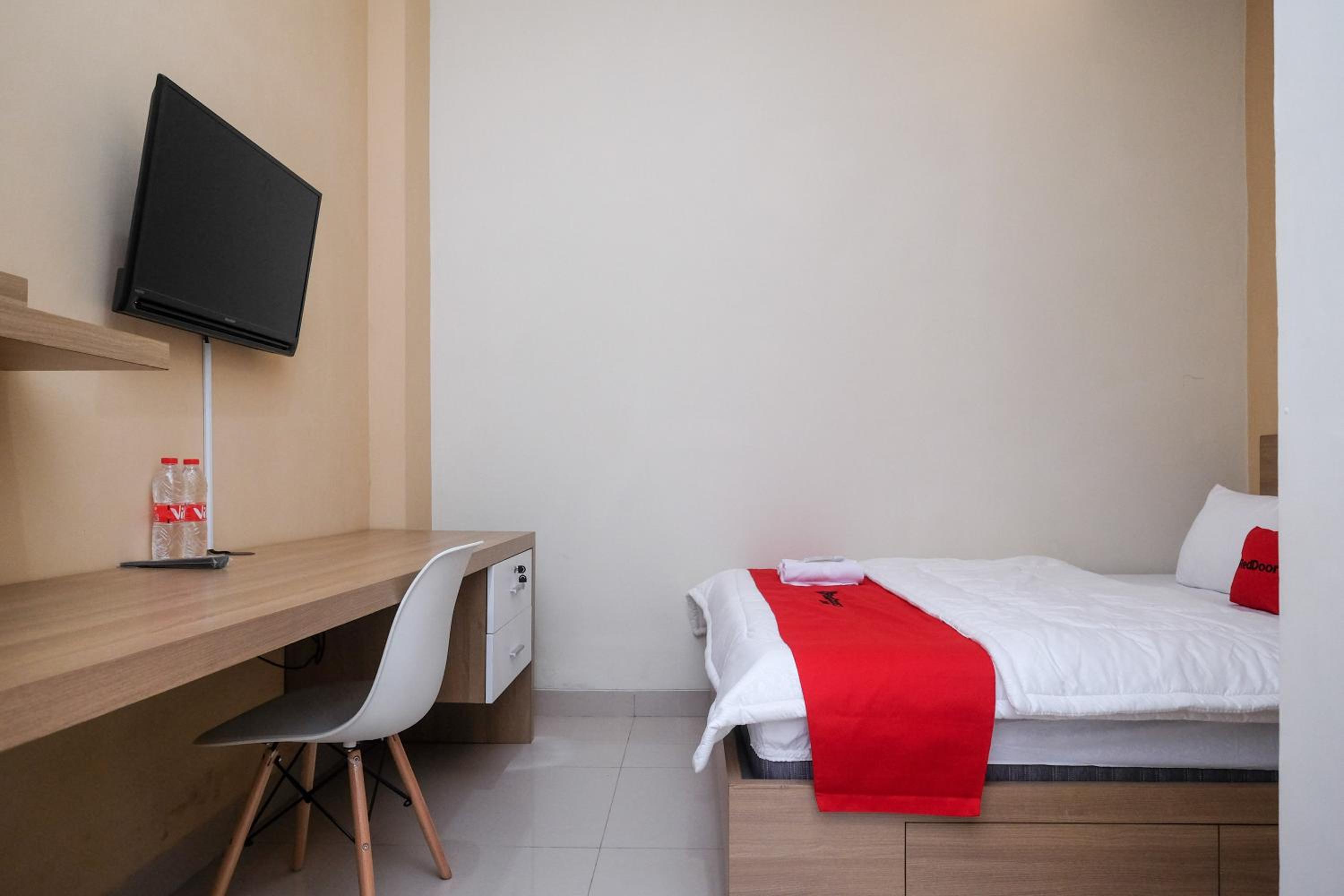 Deluxe Room - Photo 2
